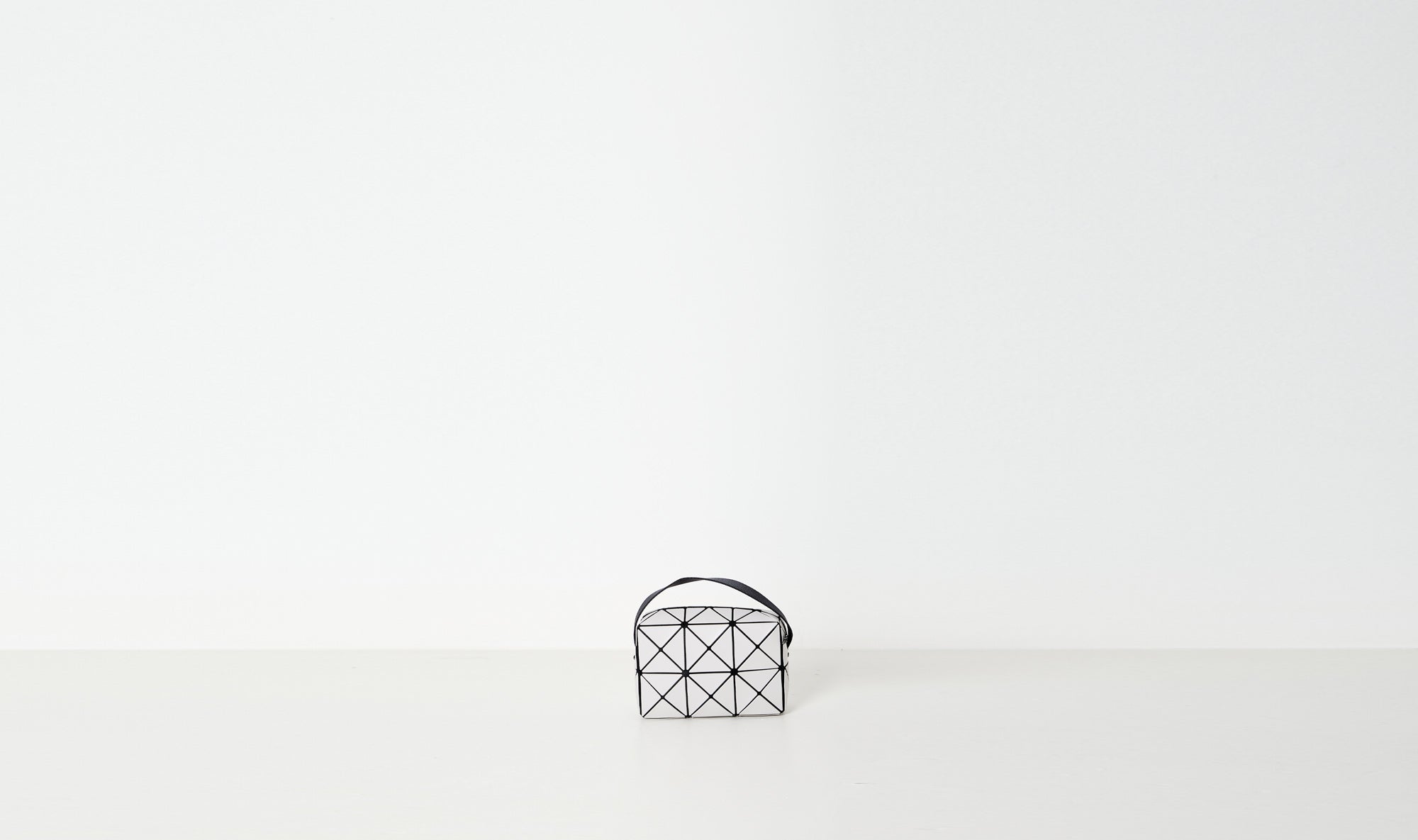 pale grey matt bag