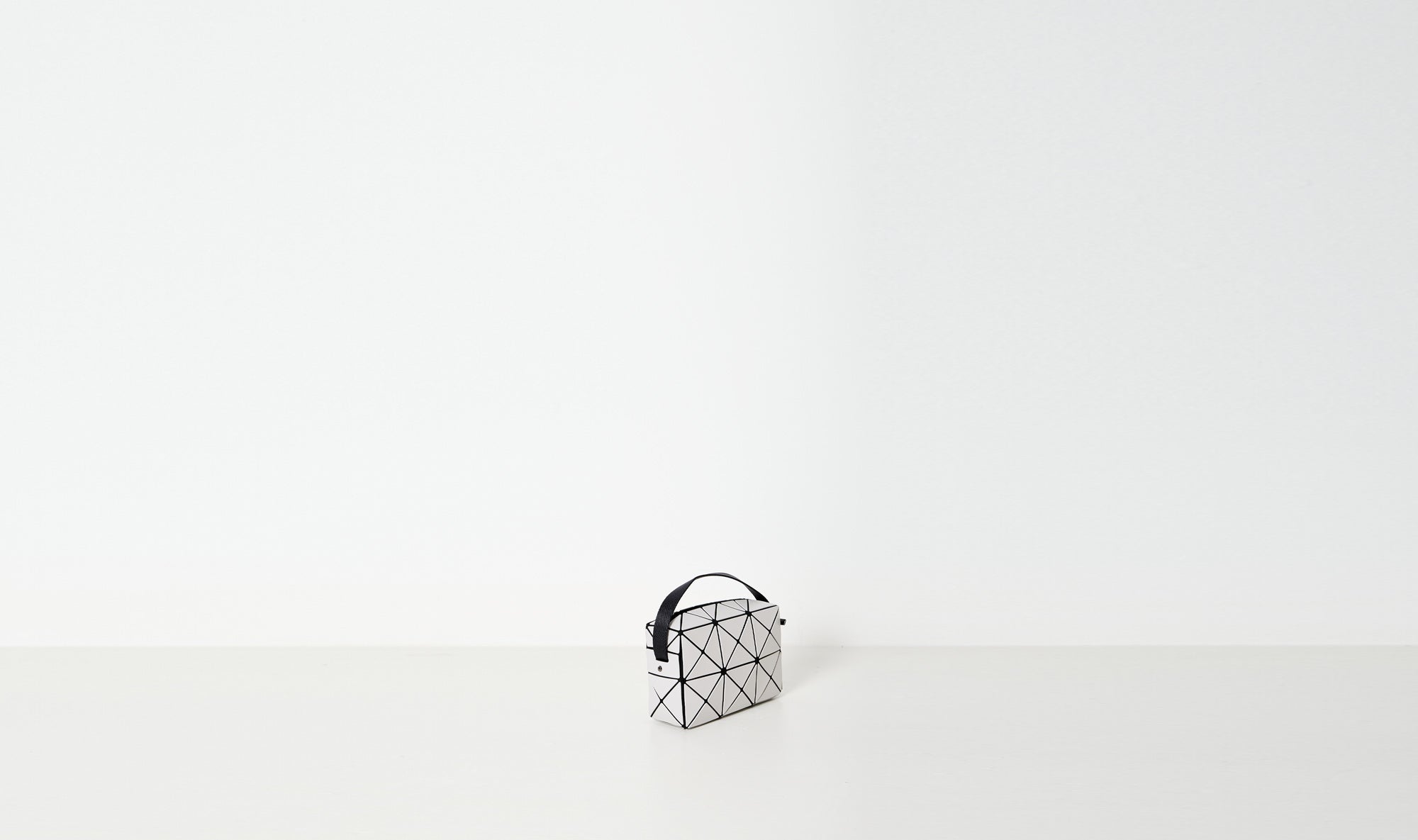 pale grey matt bag