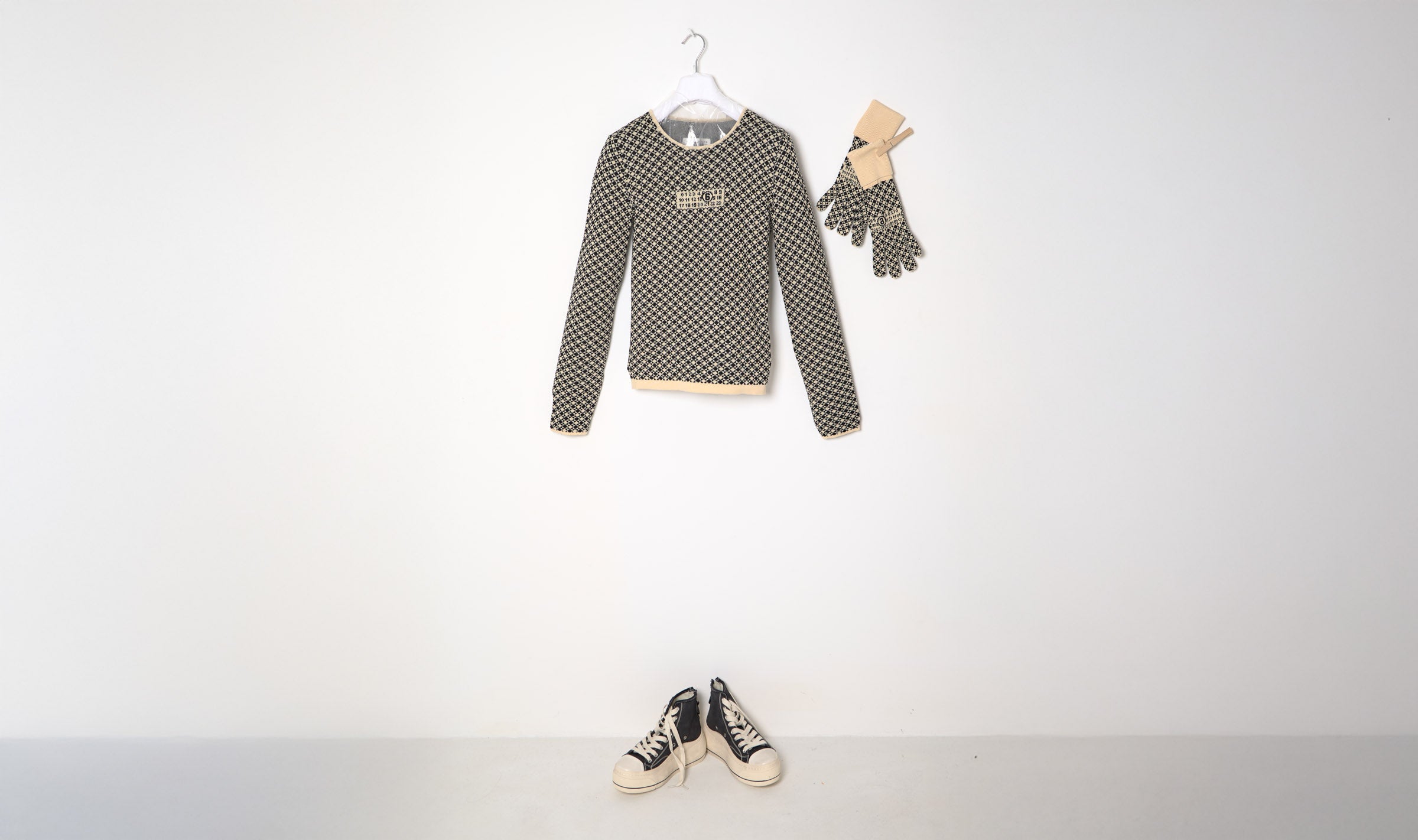 Chess Check Wool Sweather and Gloves Combination