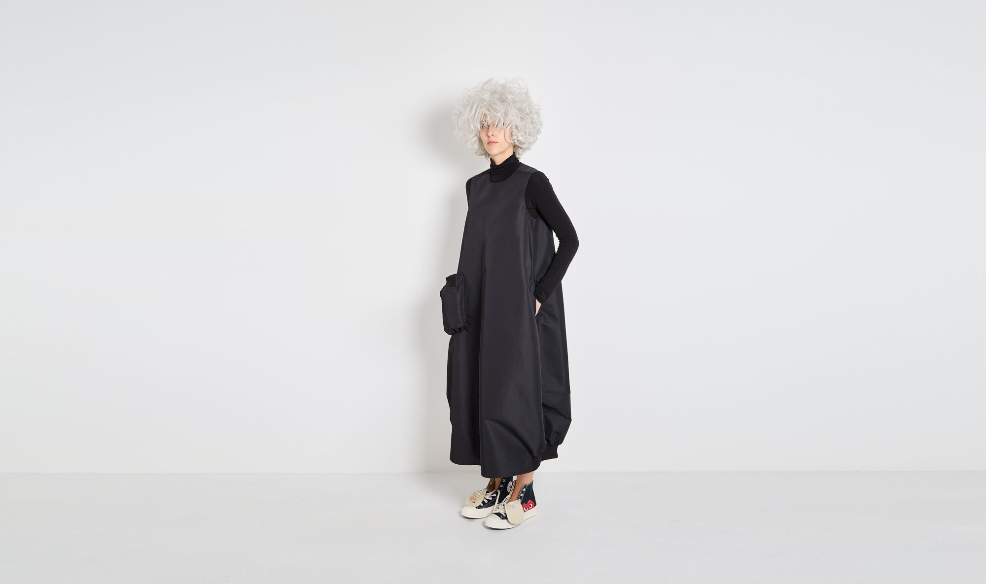 black sleveeless dress Après Paris