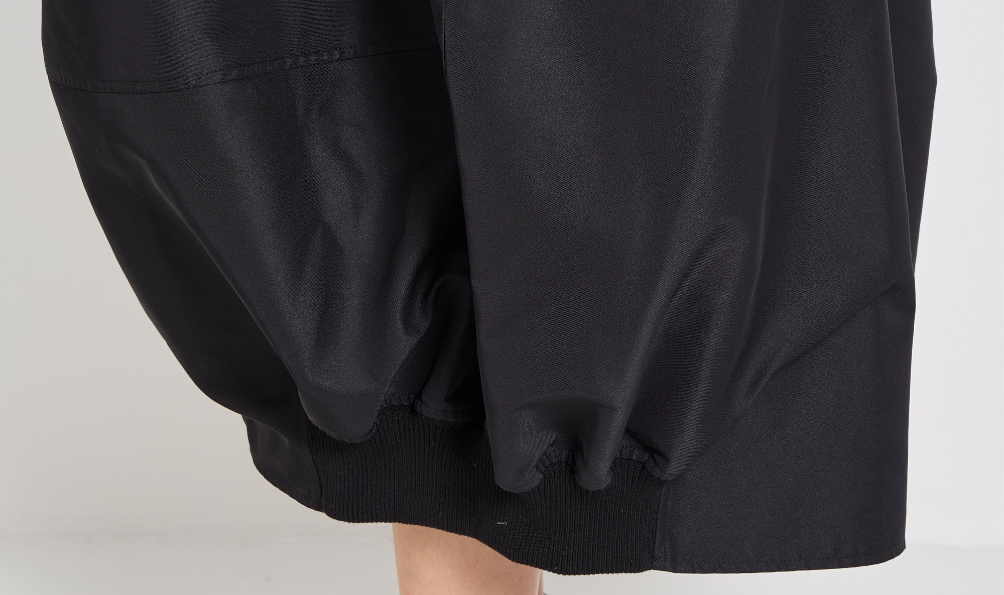black sleveeless dress Après Paris