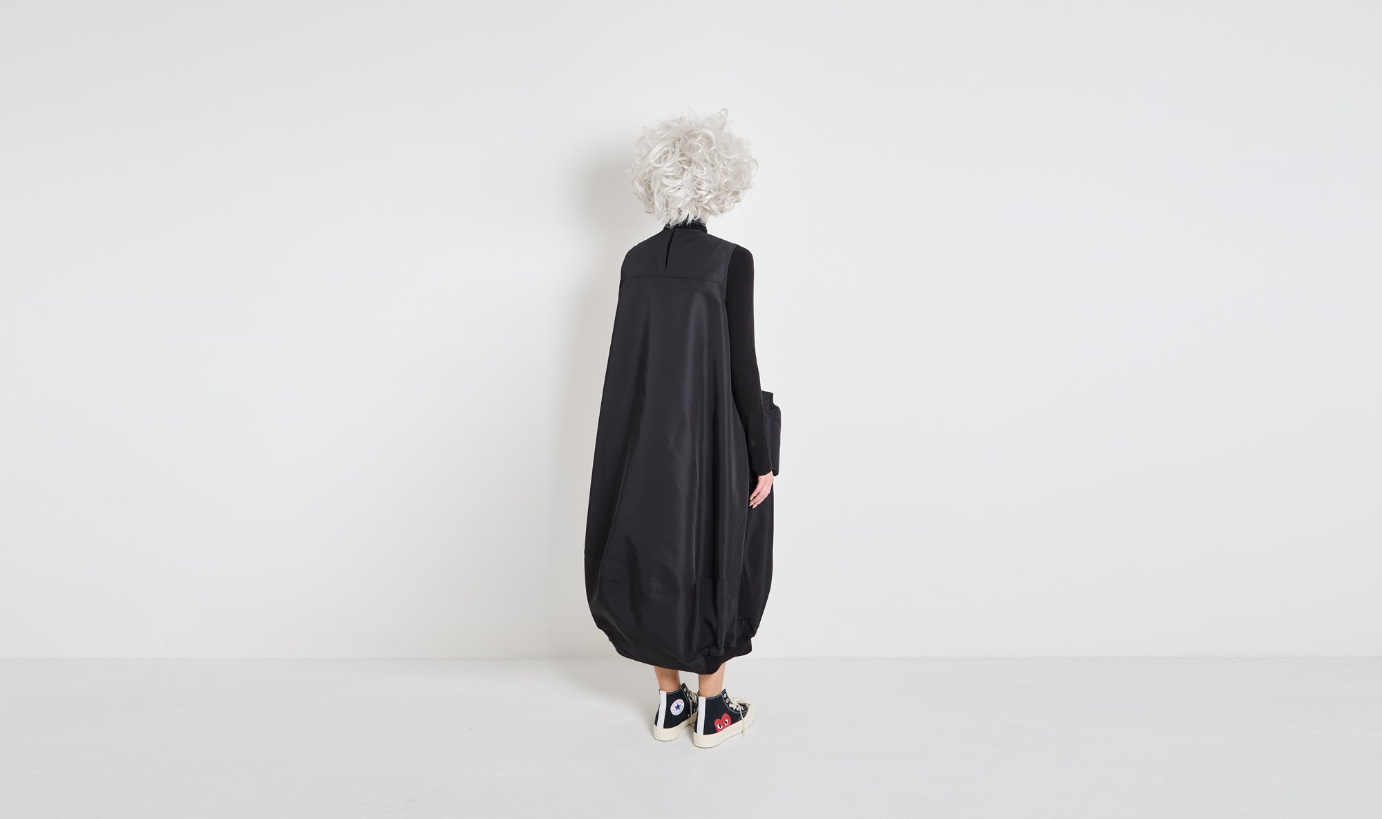 black sleveeless dress Après Paris