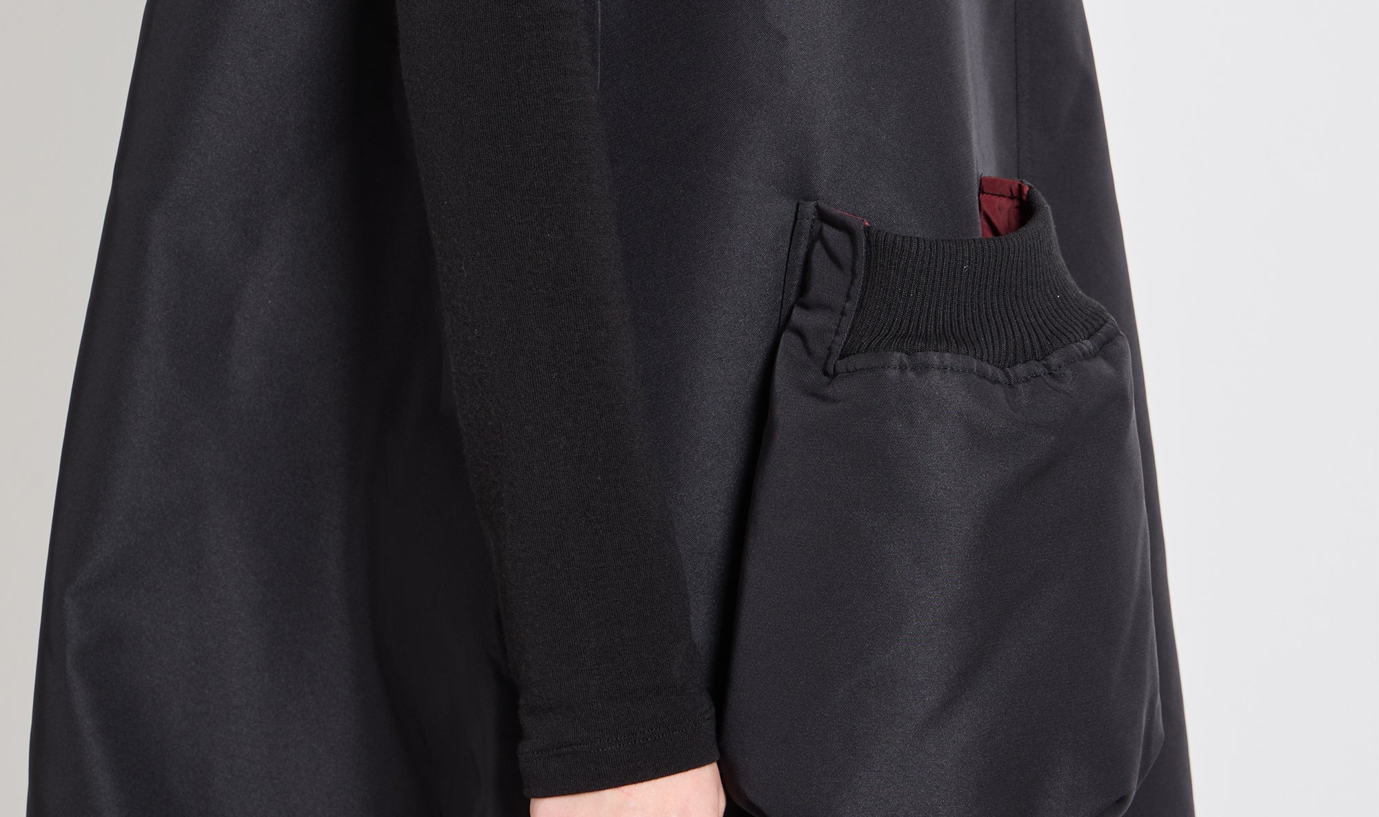 black sleveeless dress Après Paris