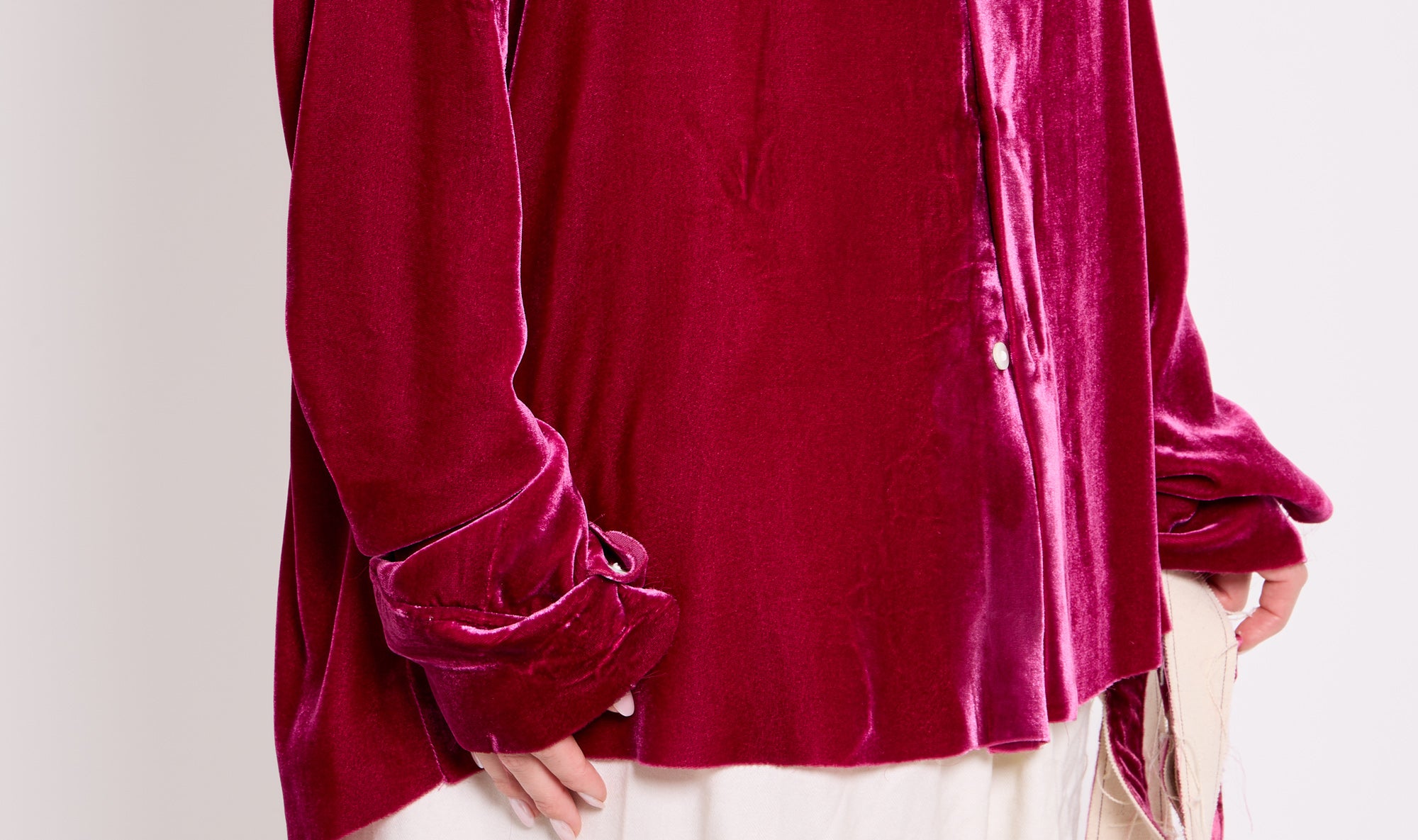 fuchsia velvet shirt and bag Après Paris