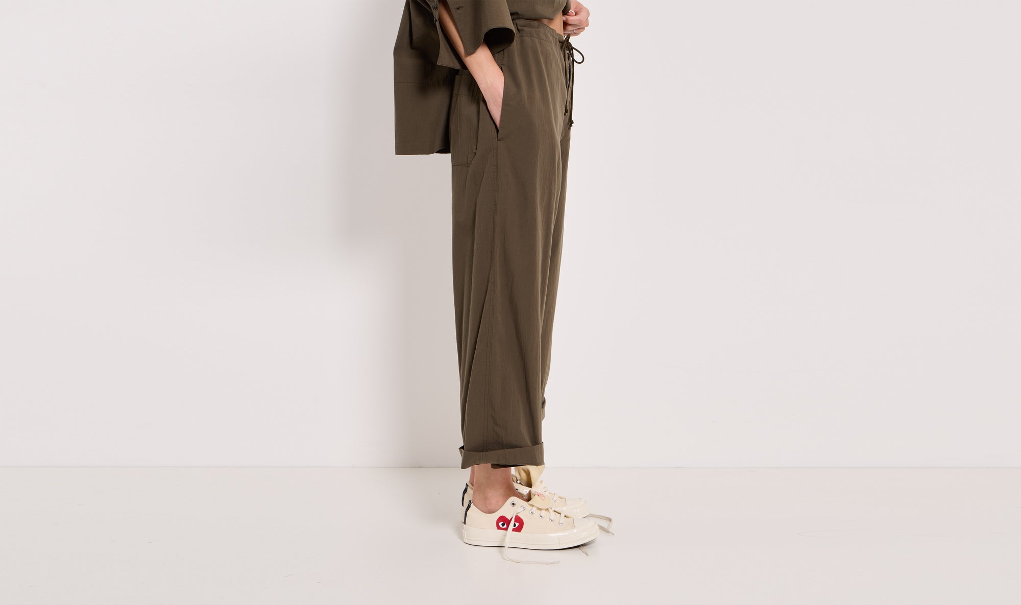 khaki cotton outfit Après Paris