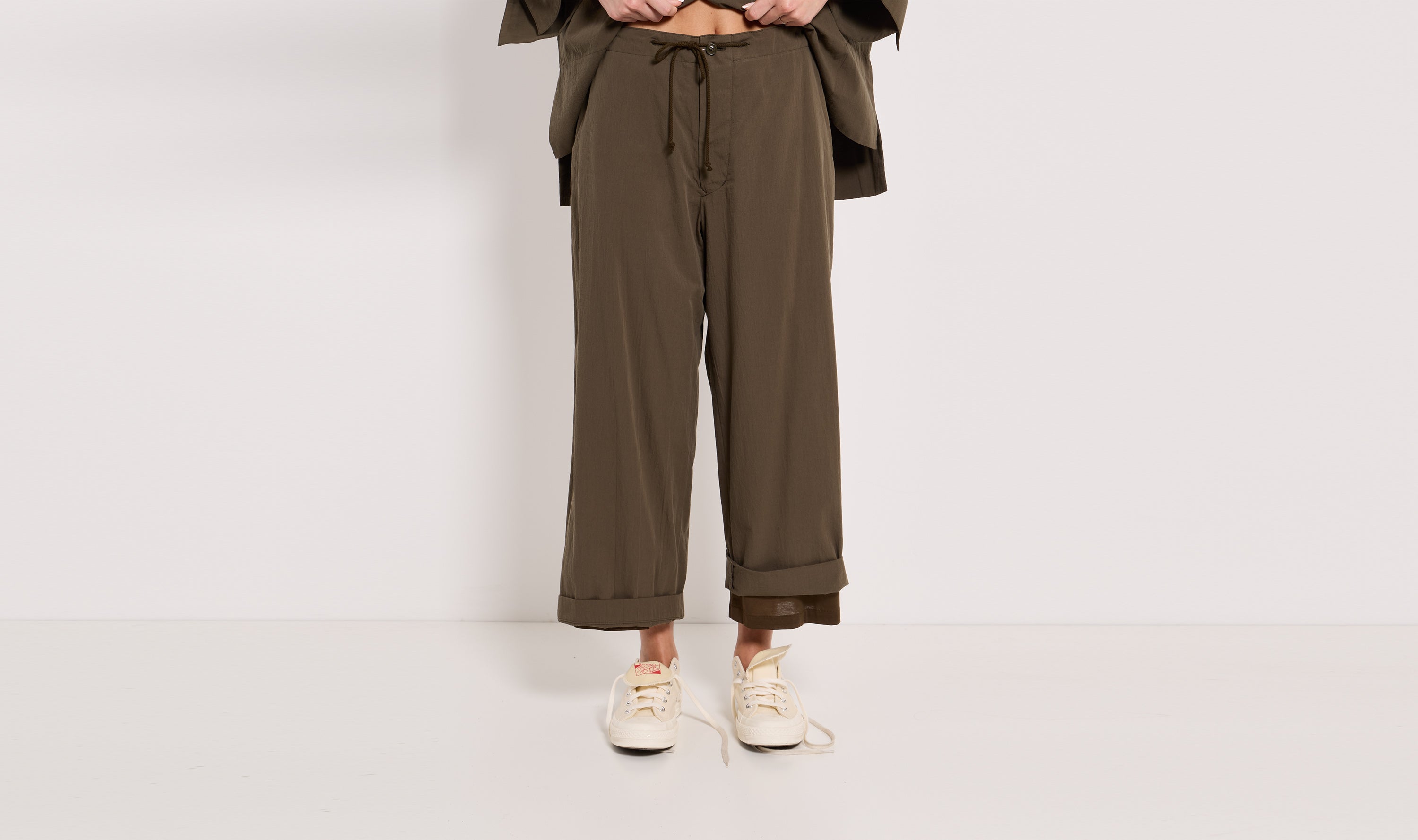 khaki cotton outfit Après Paris