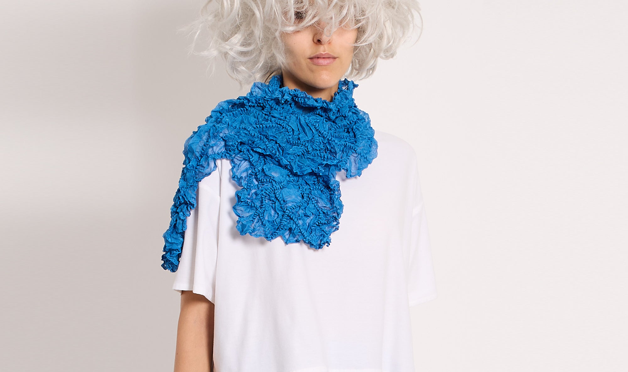 light blue wrinkled polyester scarf Après Paris
