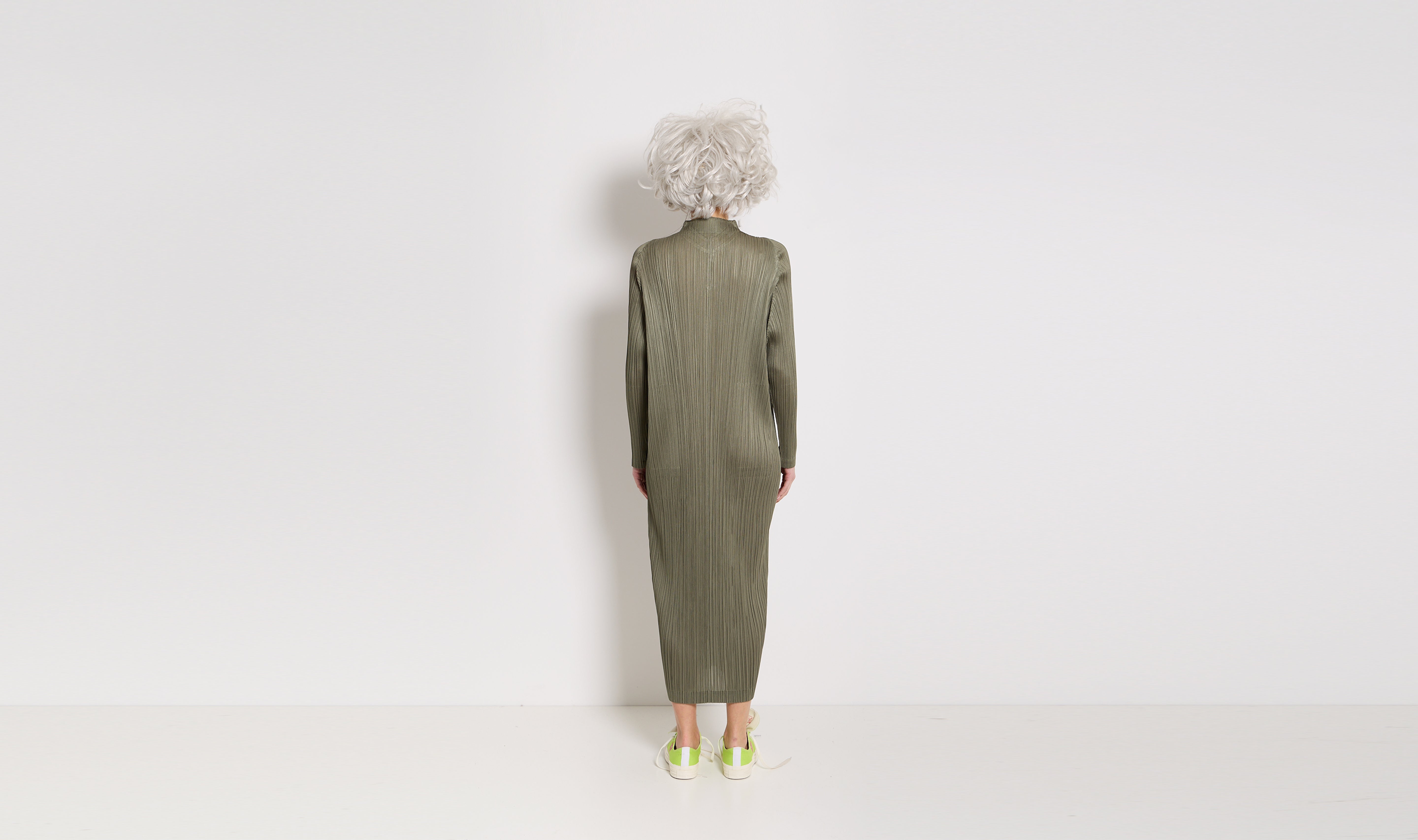 olive green plissé dress Après Paris