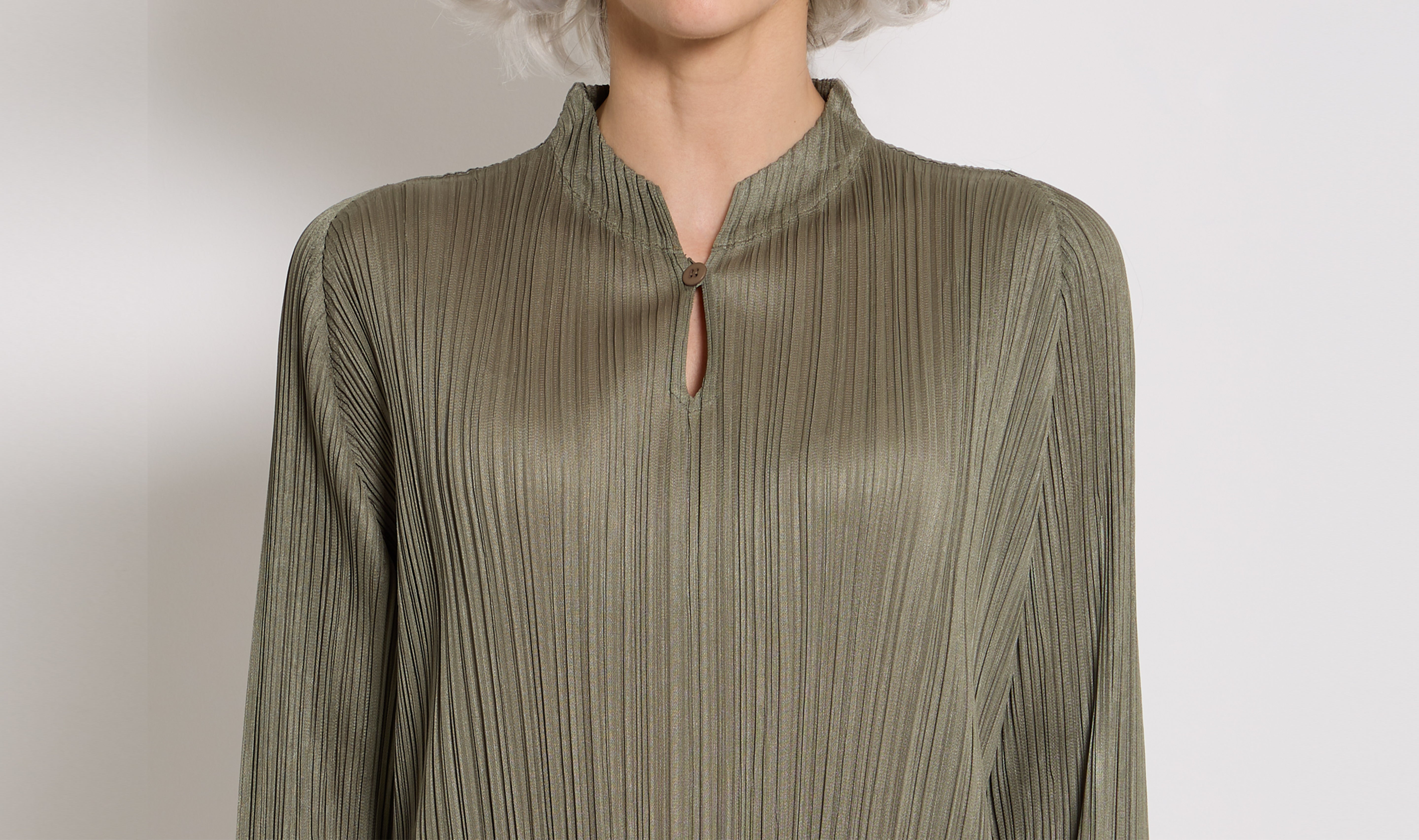 olive green plissé dress Après Paris