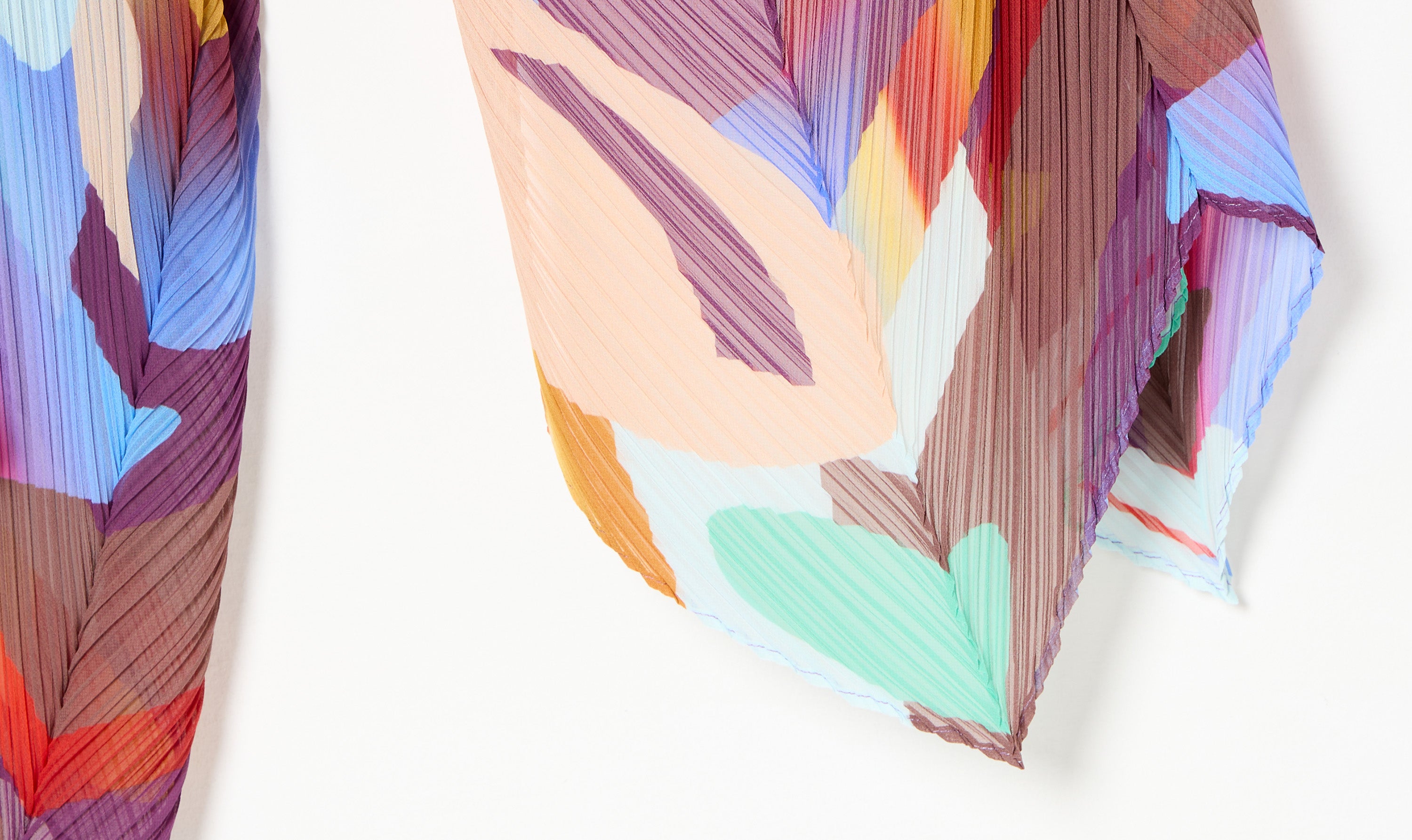 red/multicolor pleated shawl