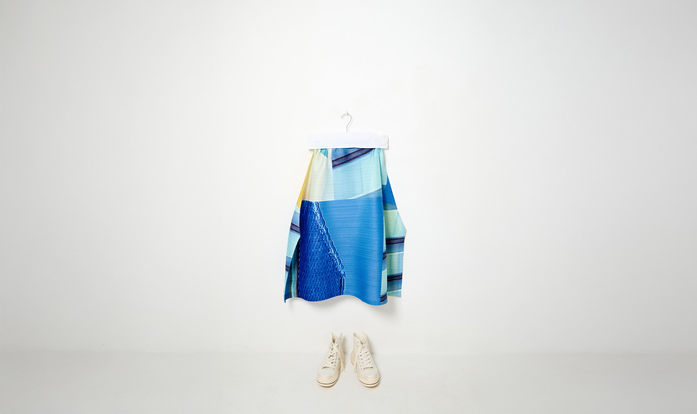 size 3 yellow/blue print pleats please skirt