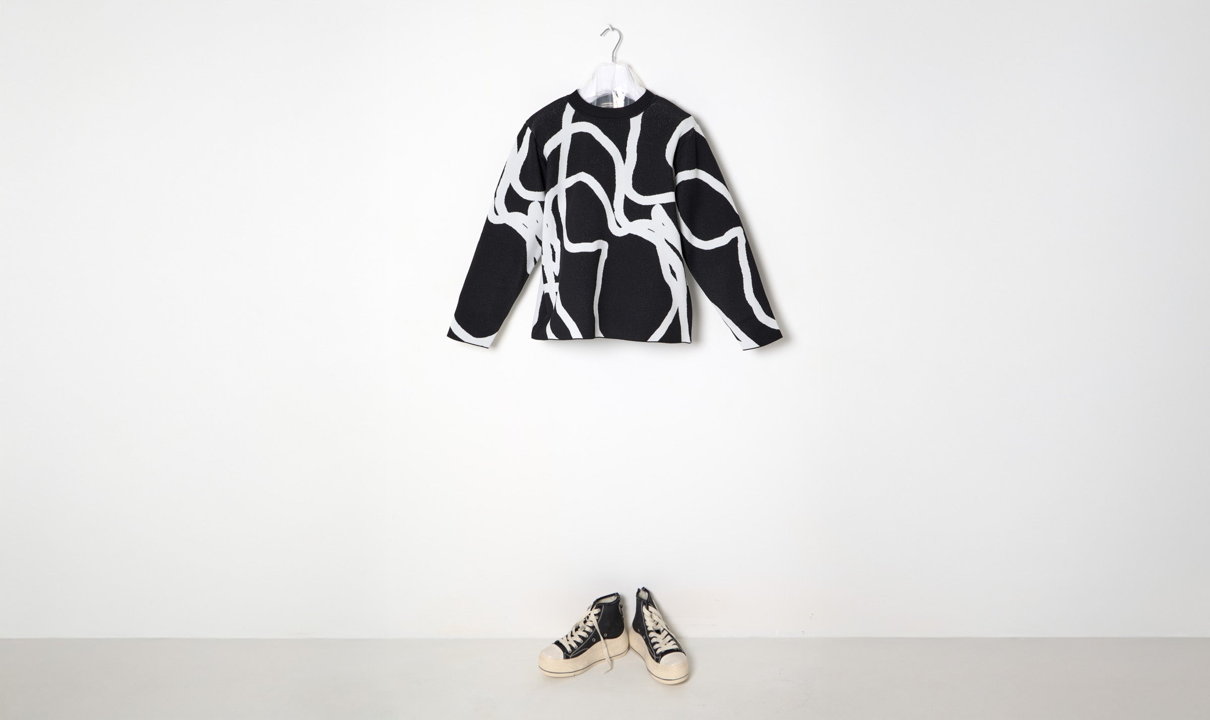 Black White Abstract Print Pullover