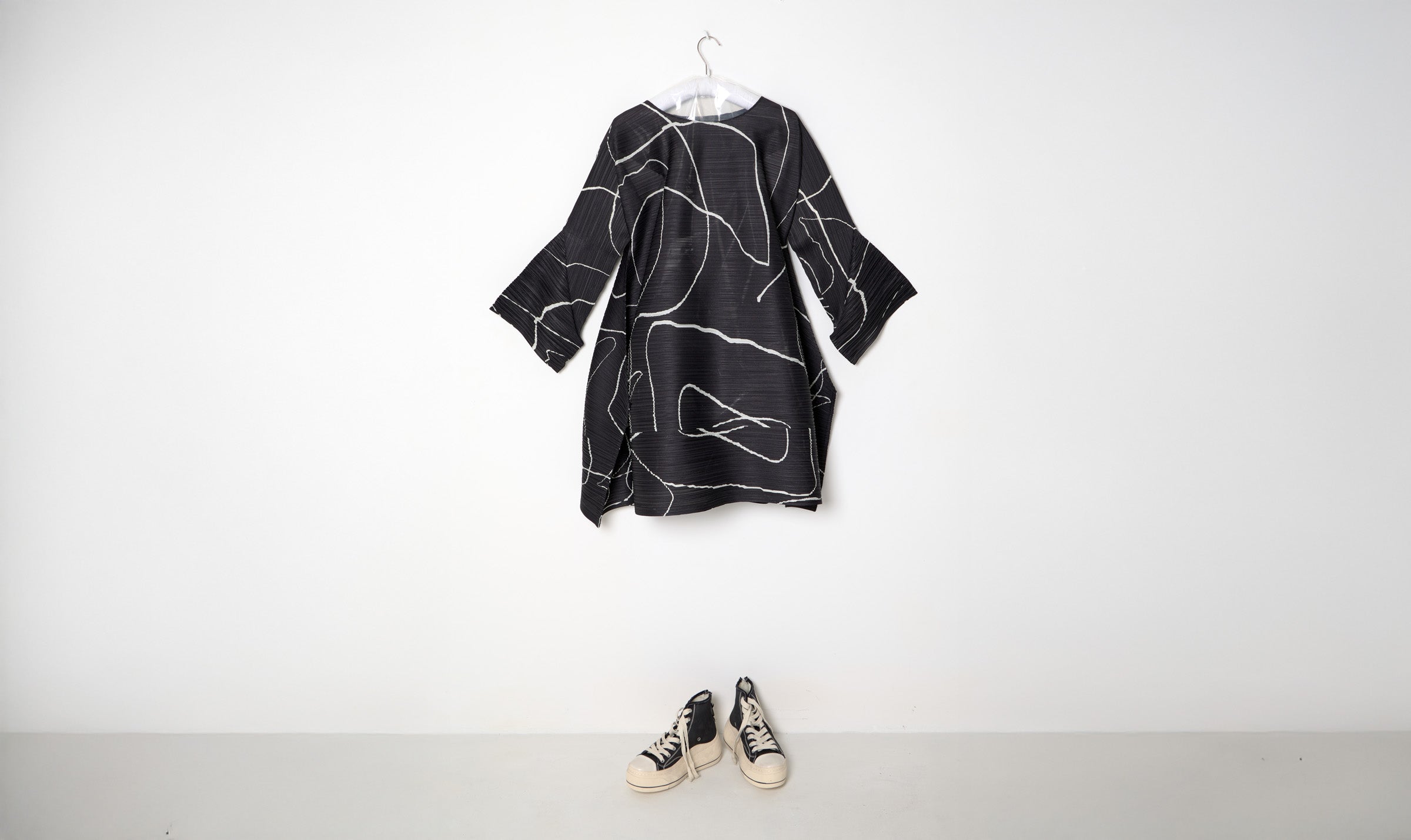 Black White Abstract Print Pleated Dress