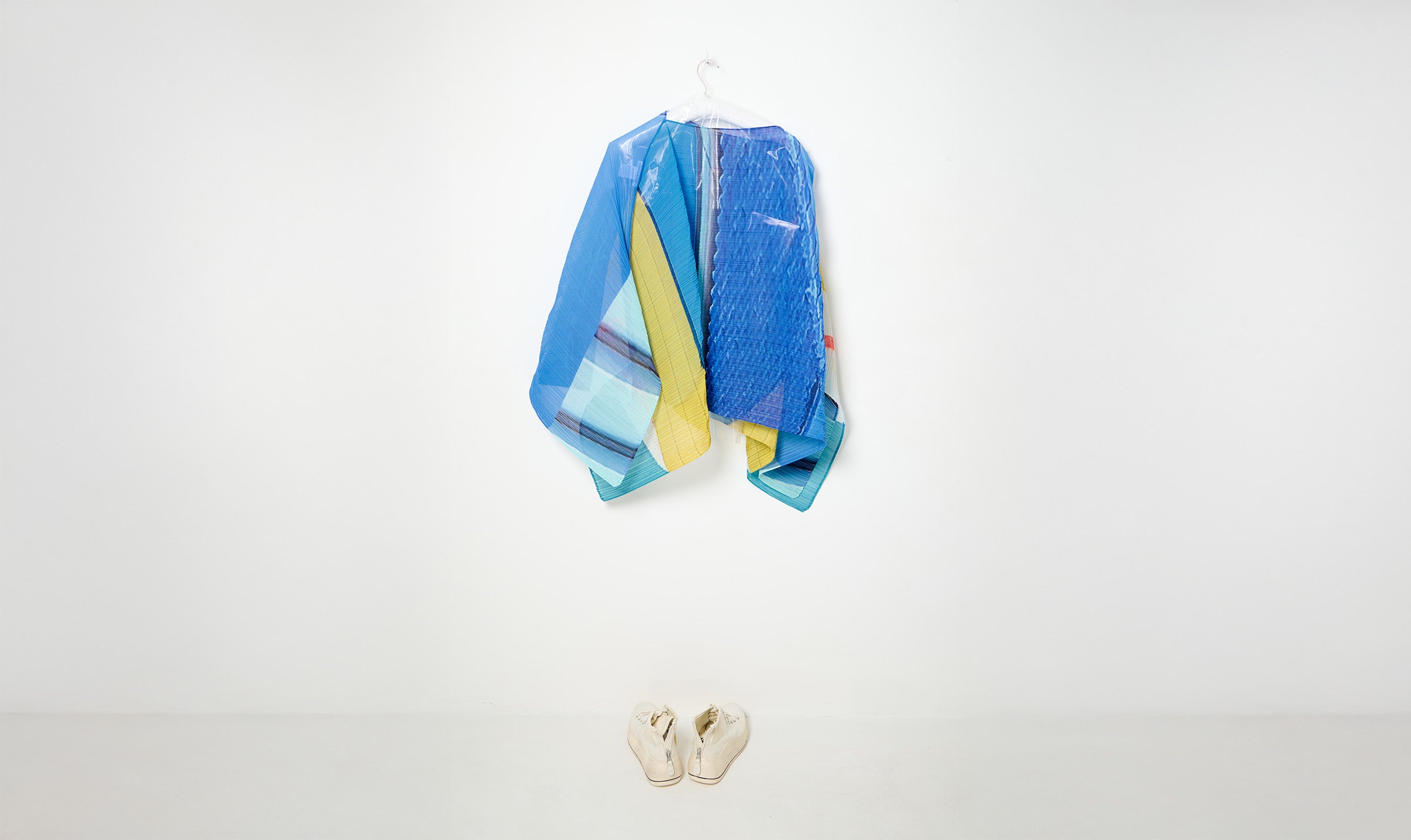 blue/yellow print pleats please shawl