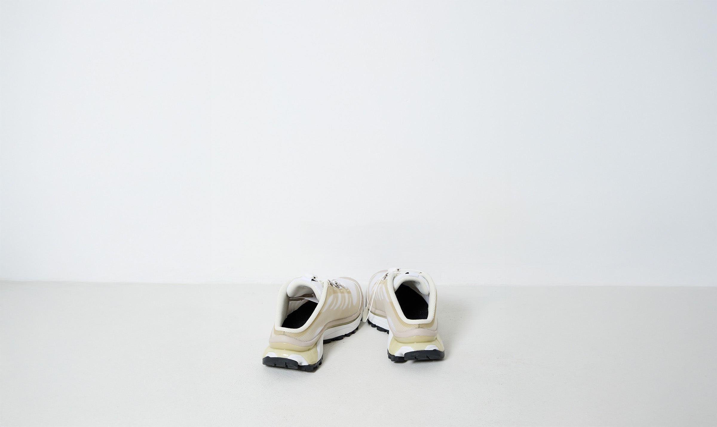 mm6 x salomon white/beige hiking shoes