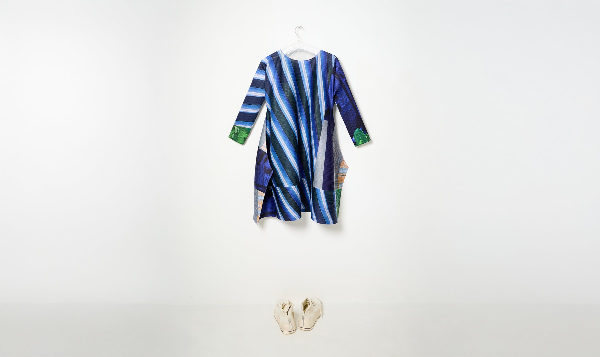 size 5 navy/gray print pleats please dress