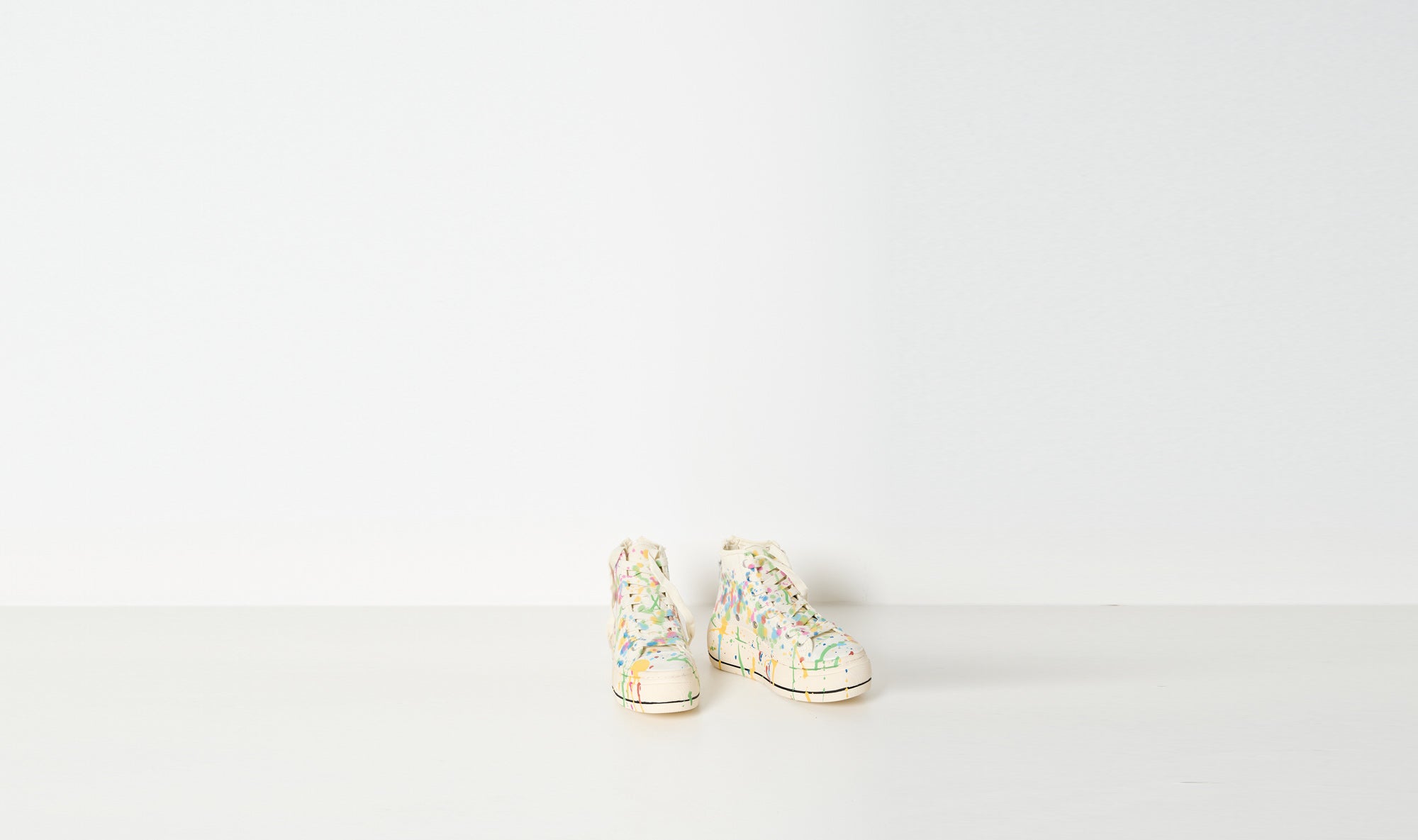 cream stains sneakears