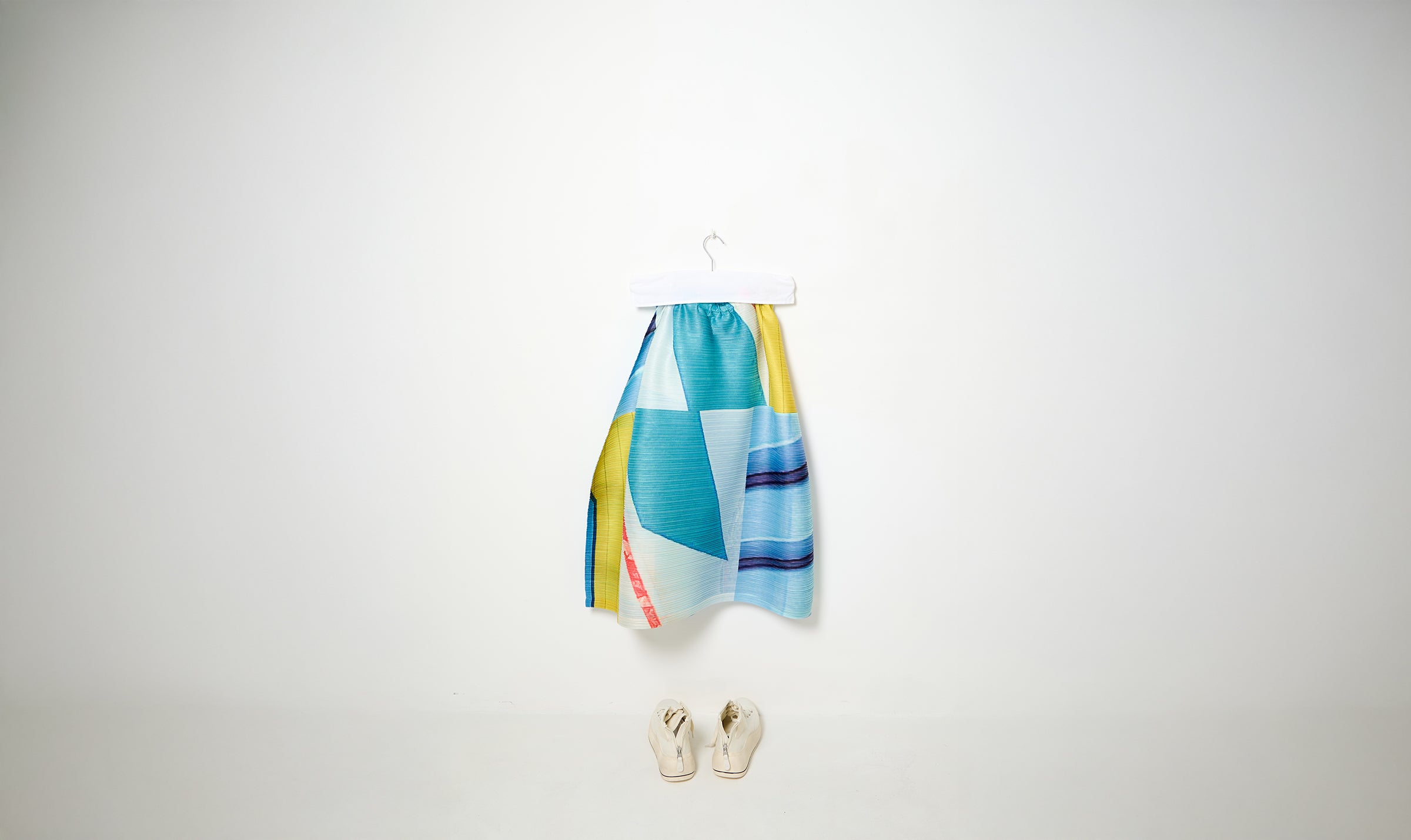 size 3 yellow/blue print pleats please skirt