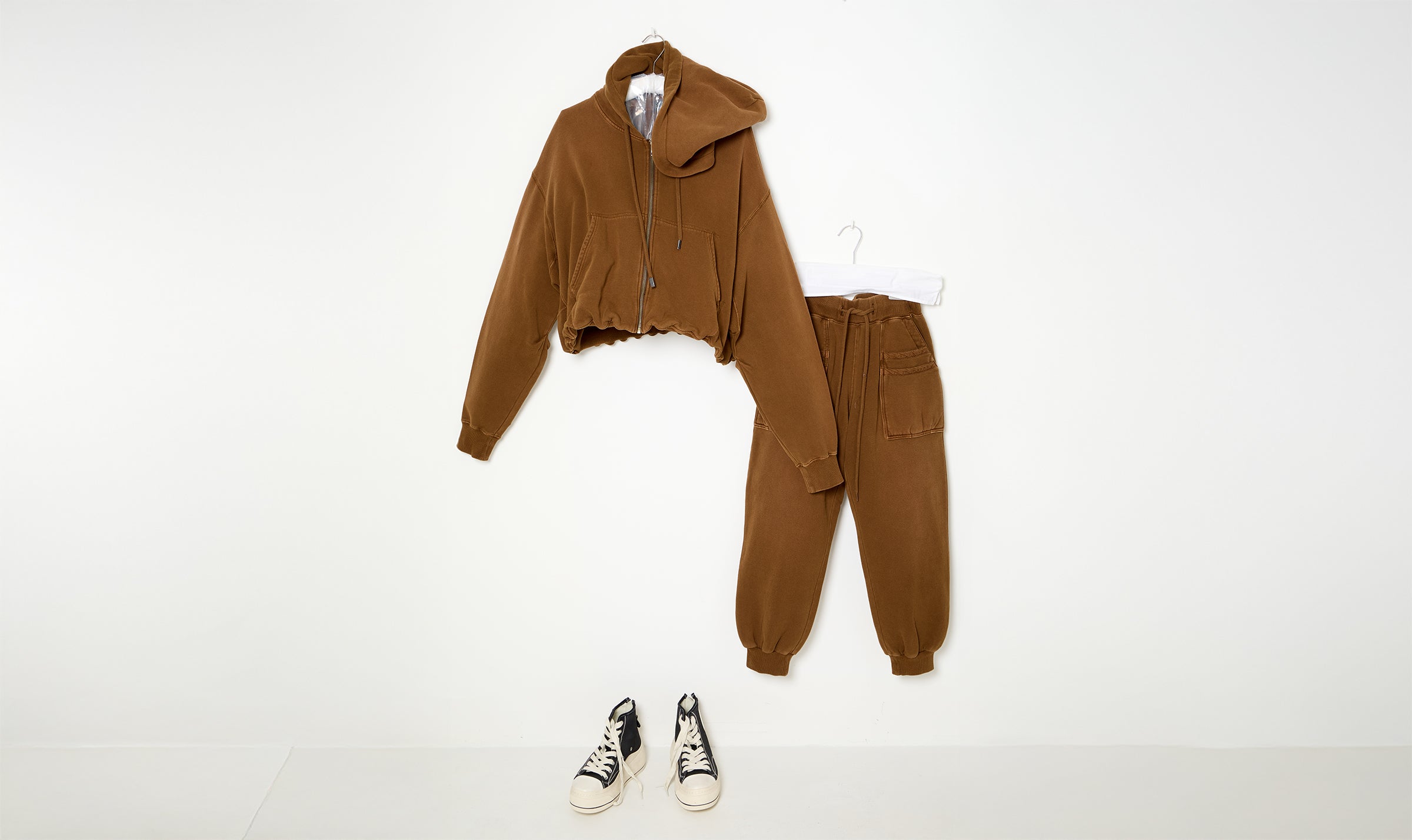 light brown balloon zip-up hoodie and sweatpants outfit