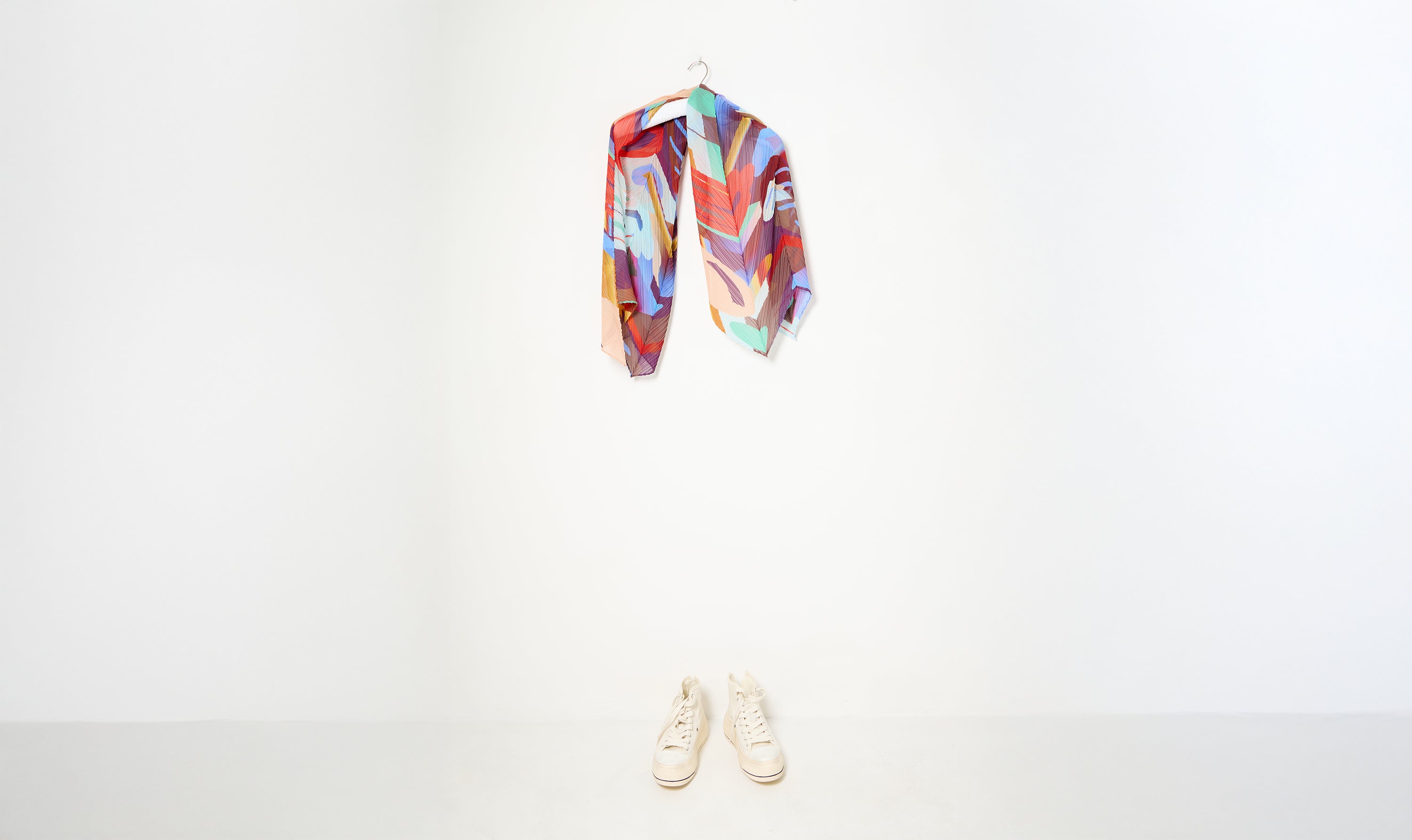 red/multicolor pleated shawl