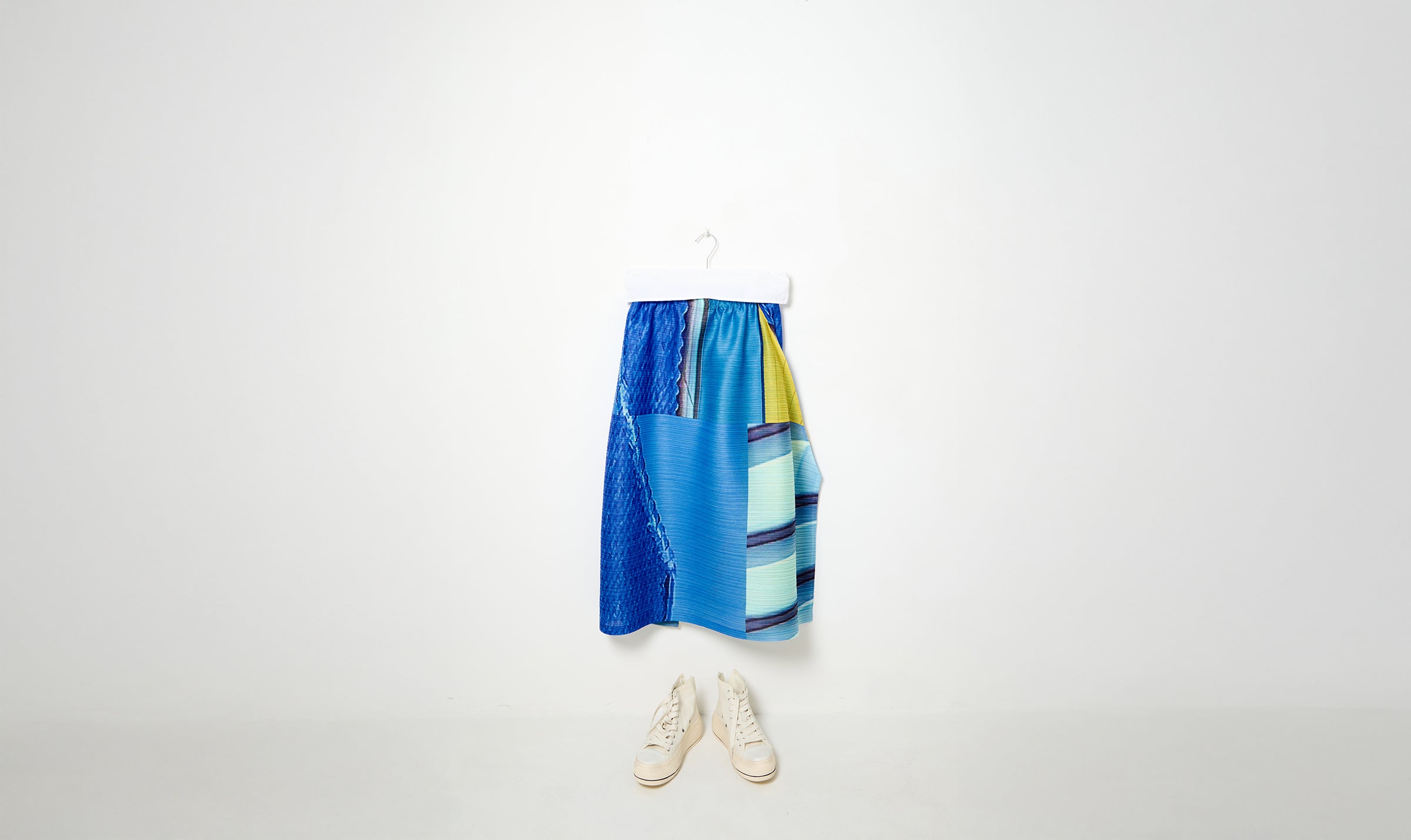 size 5 yellow/blue print pleats please skirt