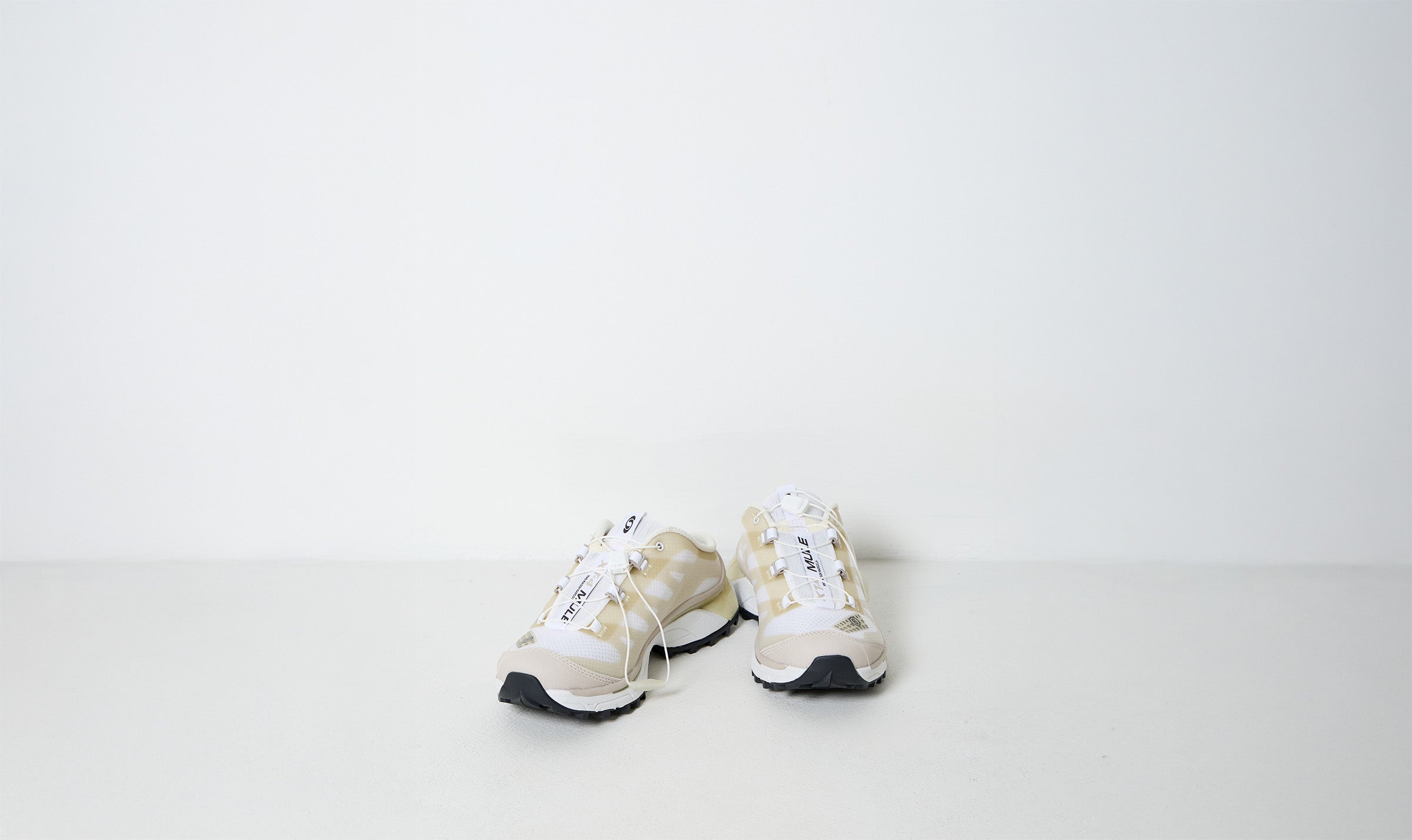 mm6 x salomon white/beige hiking shoes