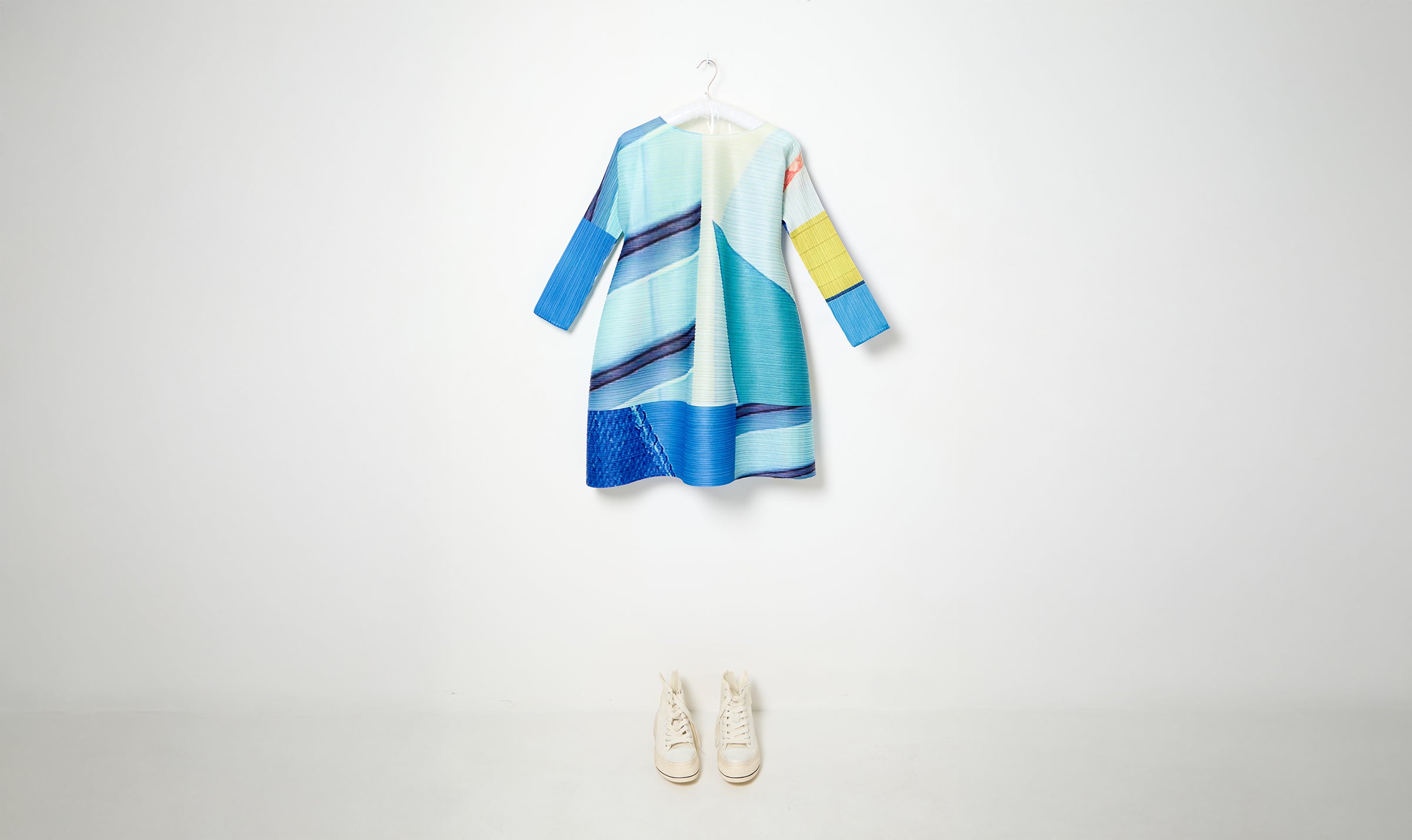 size 3 yellow/blue print pleats please dress