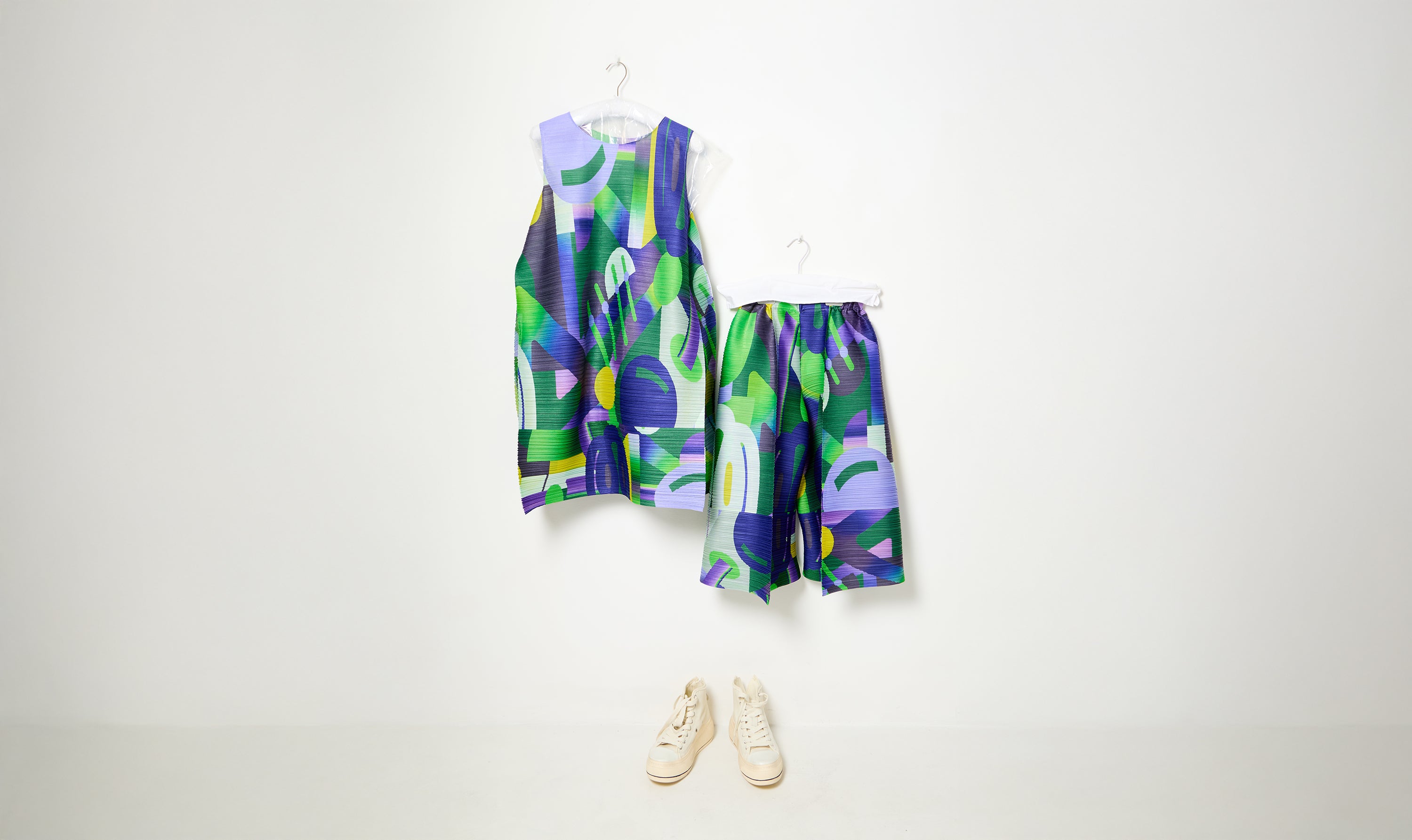 purple/multicolor pleated dress and trousers look