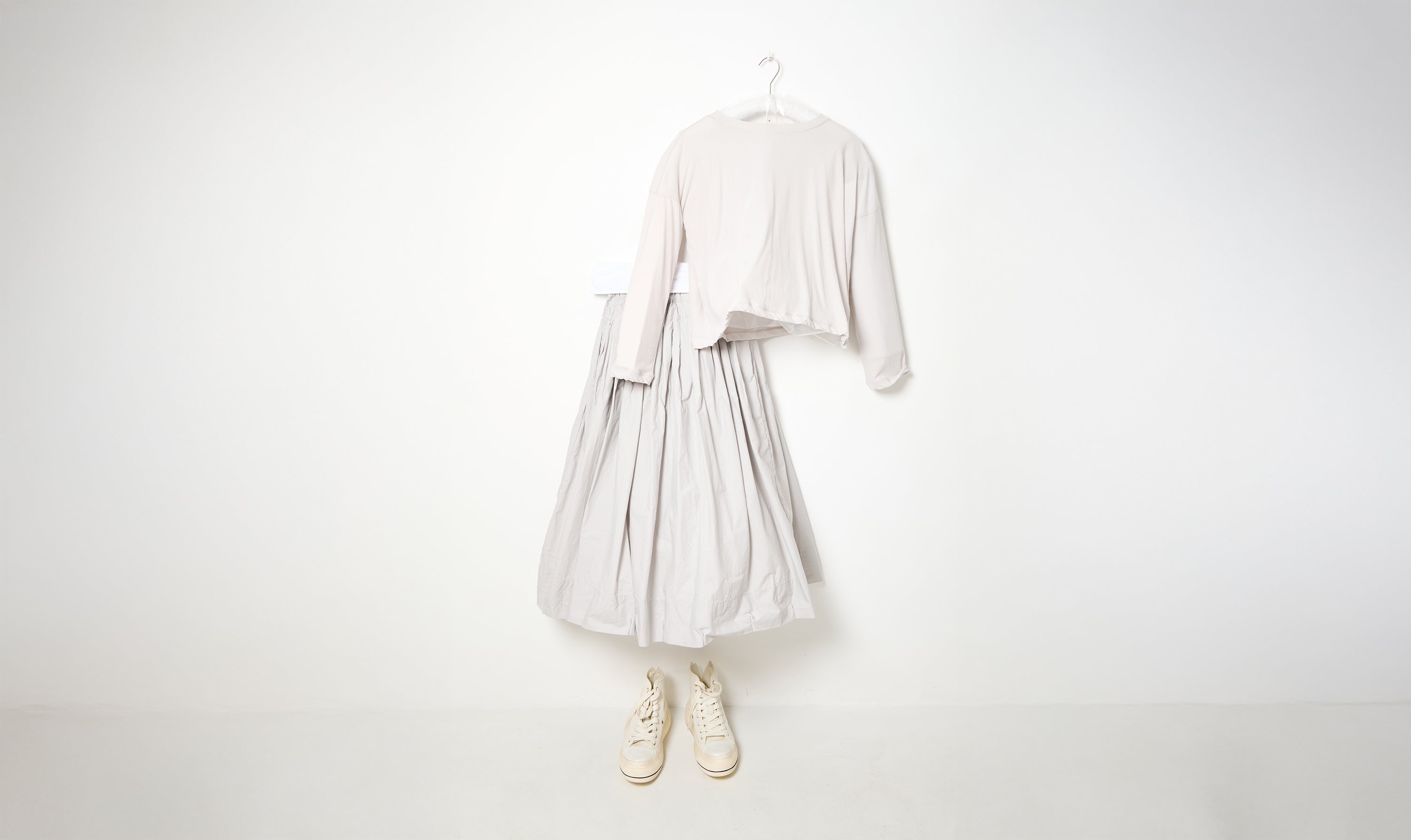 light grey skirt and t-shirt outfit
