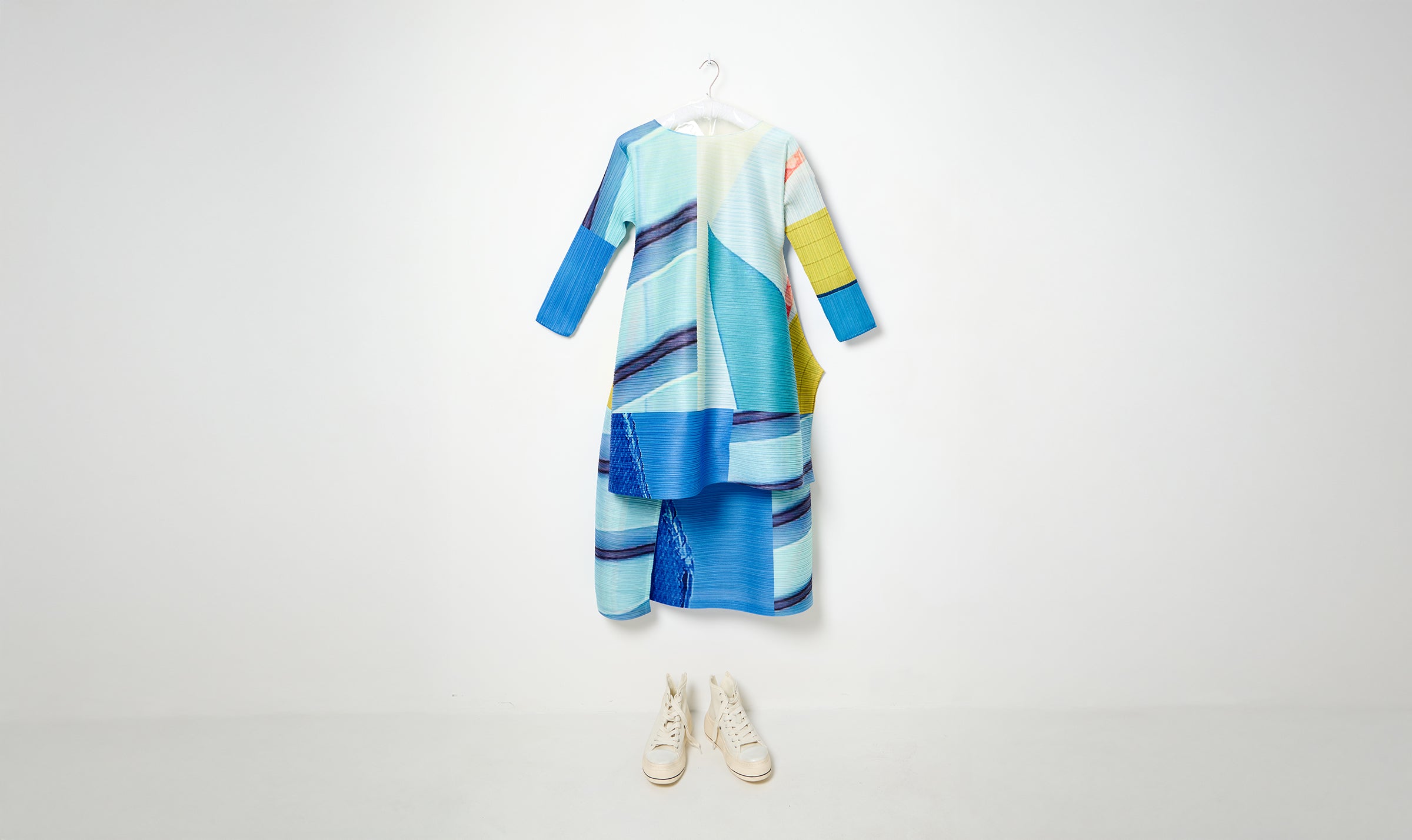 size 3 yellow/blue print pleats please look