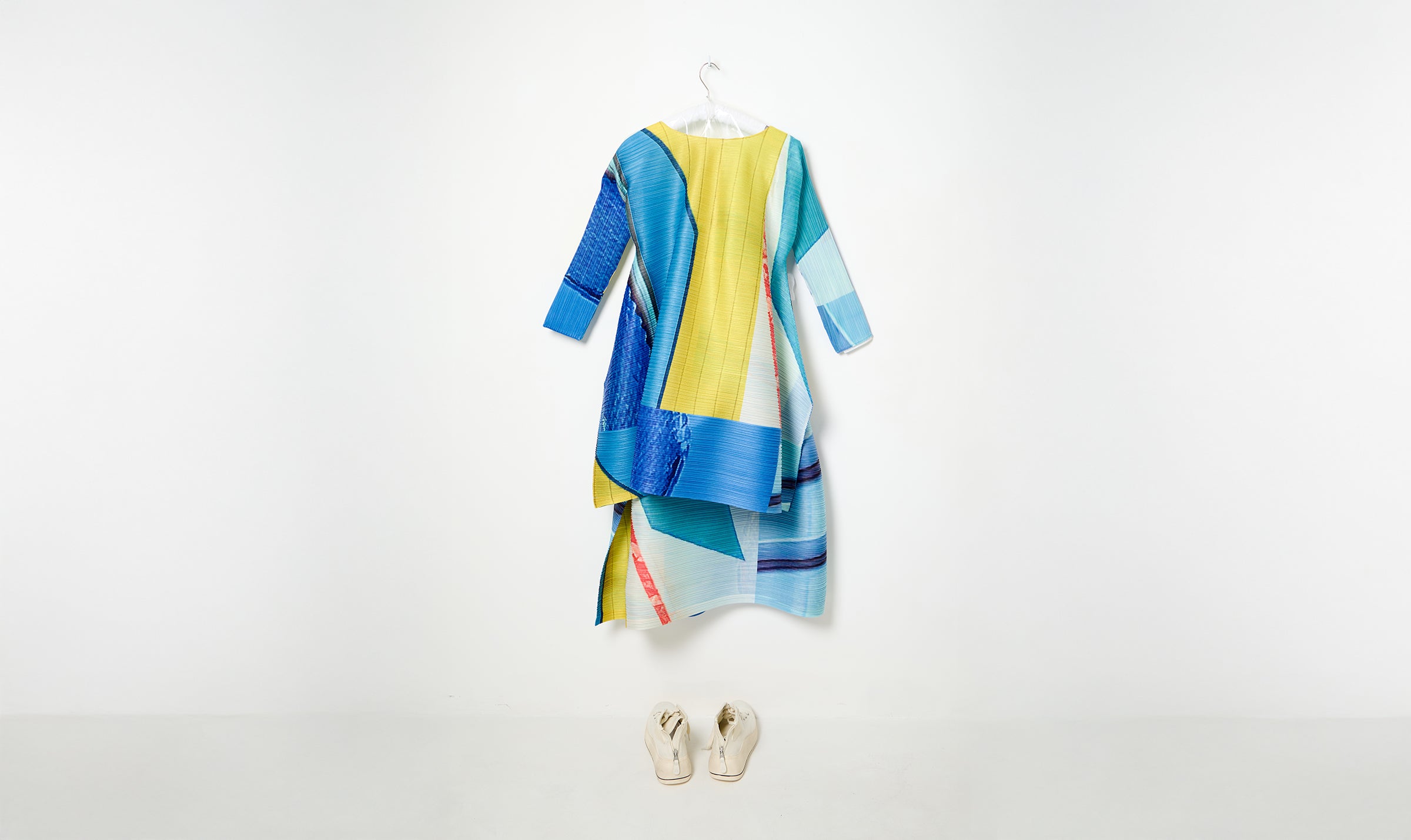 size 3 yellow/blue print pleats please look