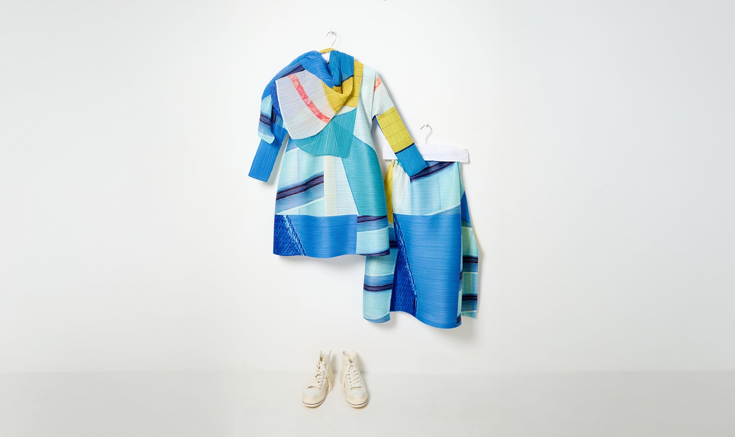 size 3 yellow/blue print pleats please outfit with shawl