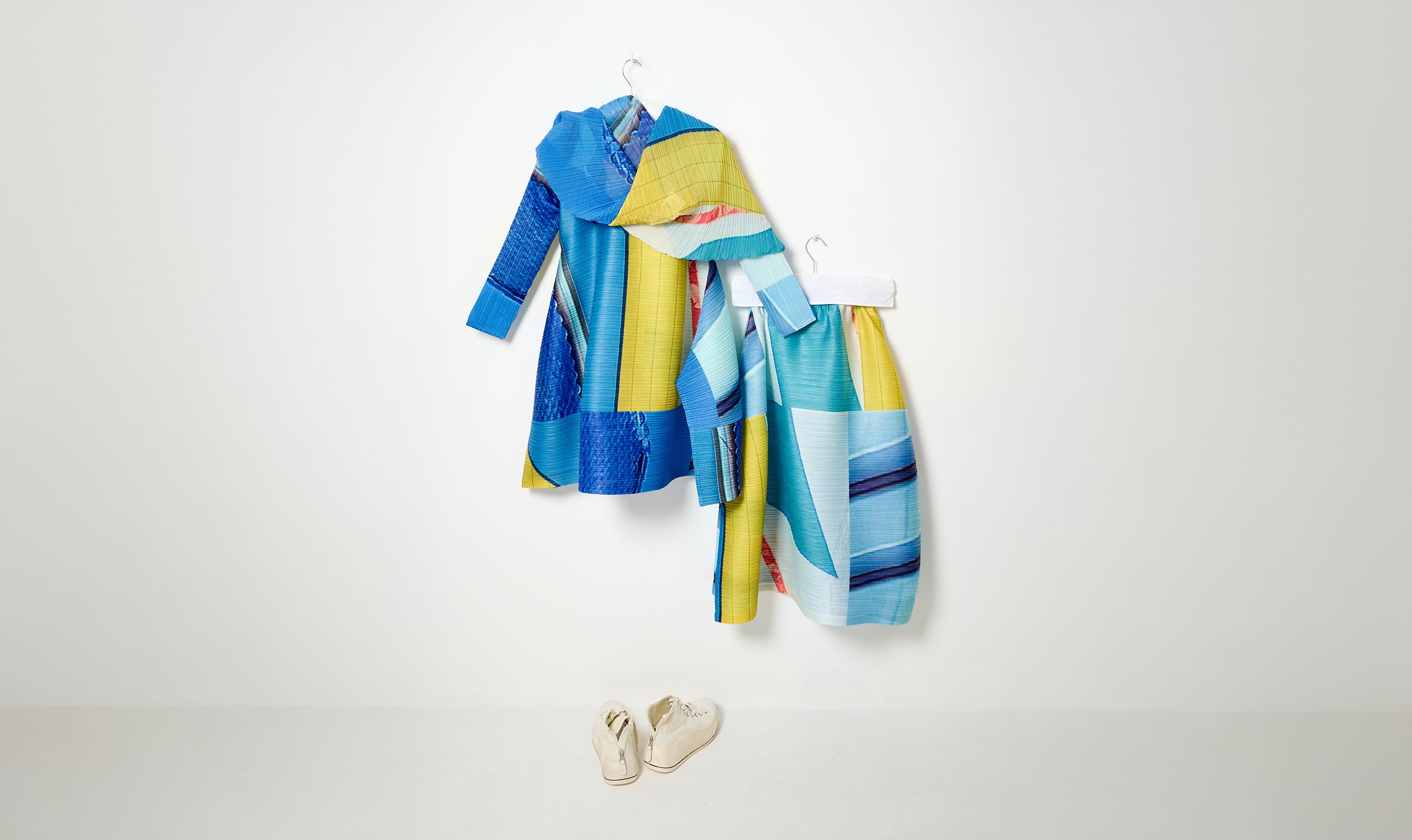 size 3 yellow/blue print pleats please outfit with shawl