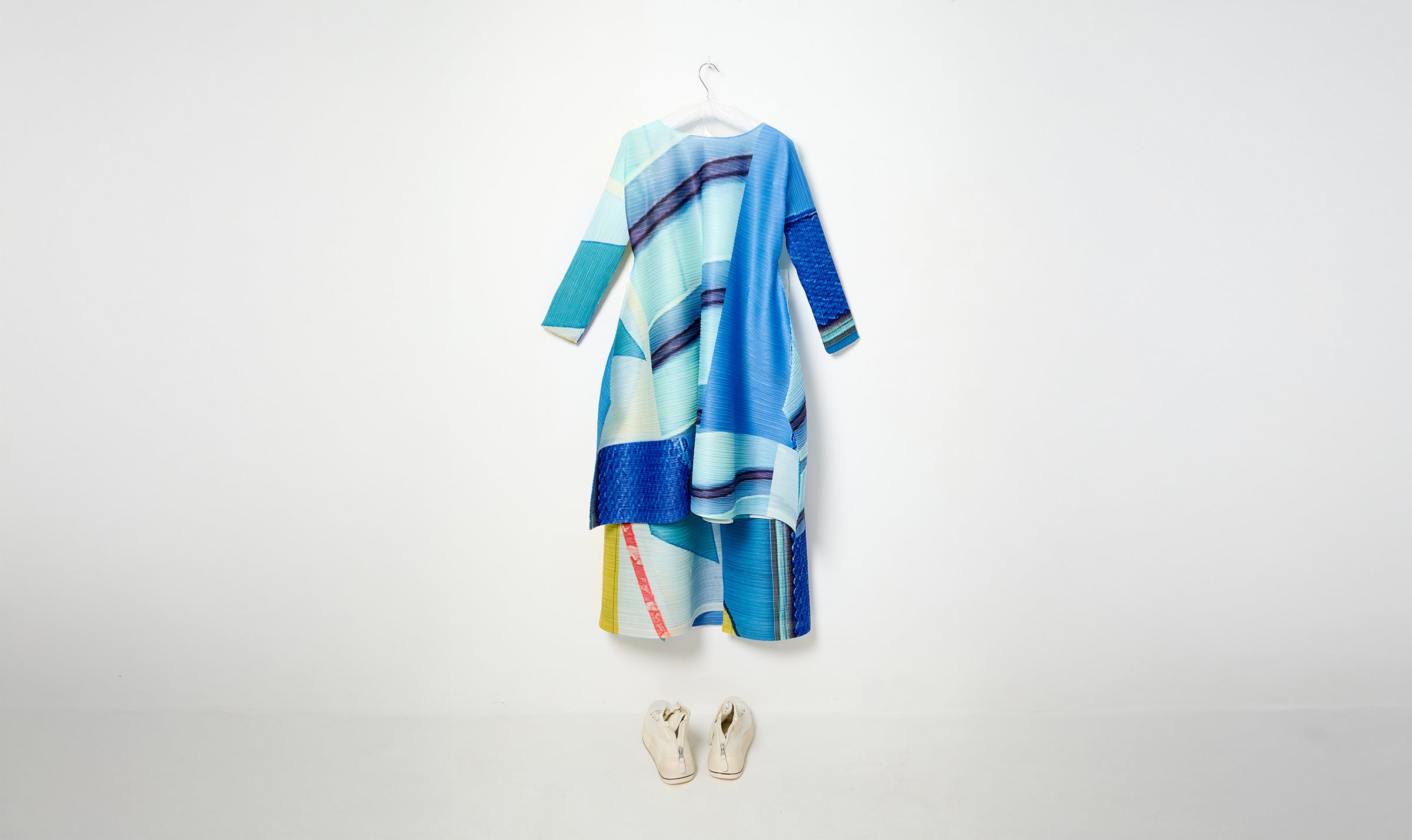 size 5 yellow/blue print pleats please outfit