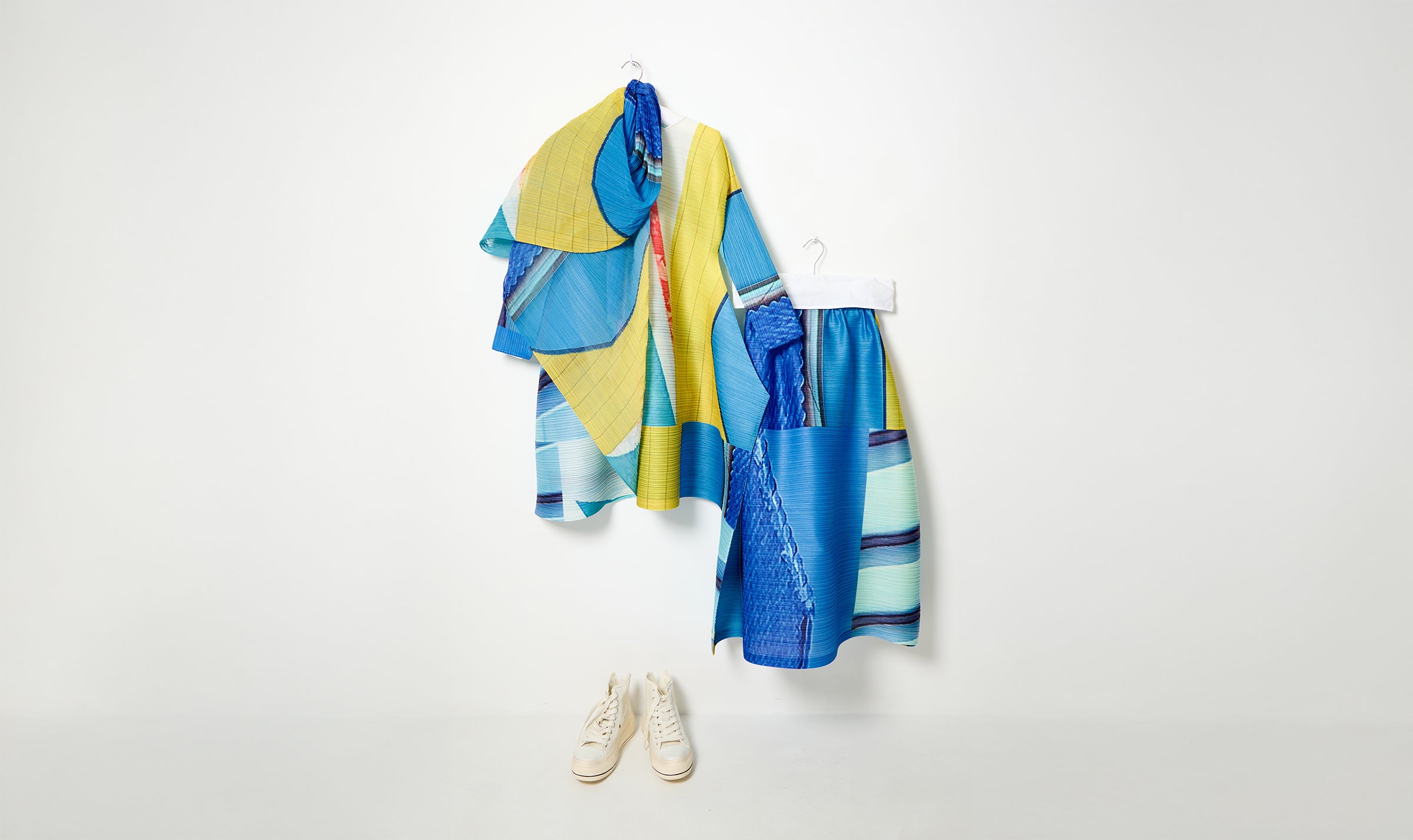 size 5 yellow/blue print pleats please outfit with shawl