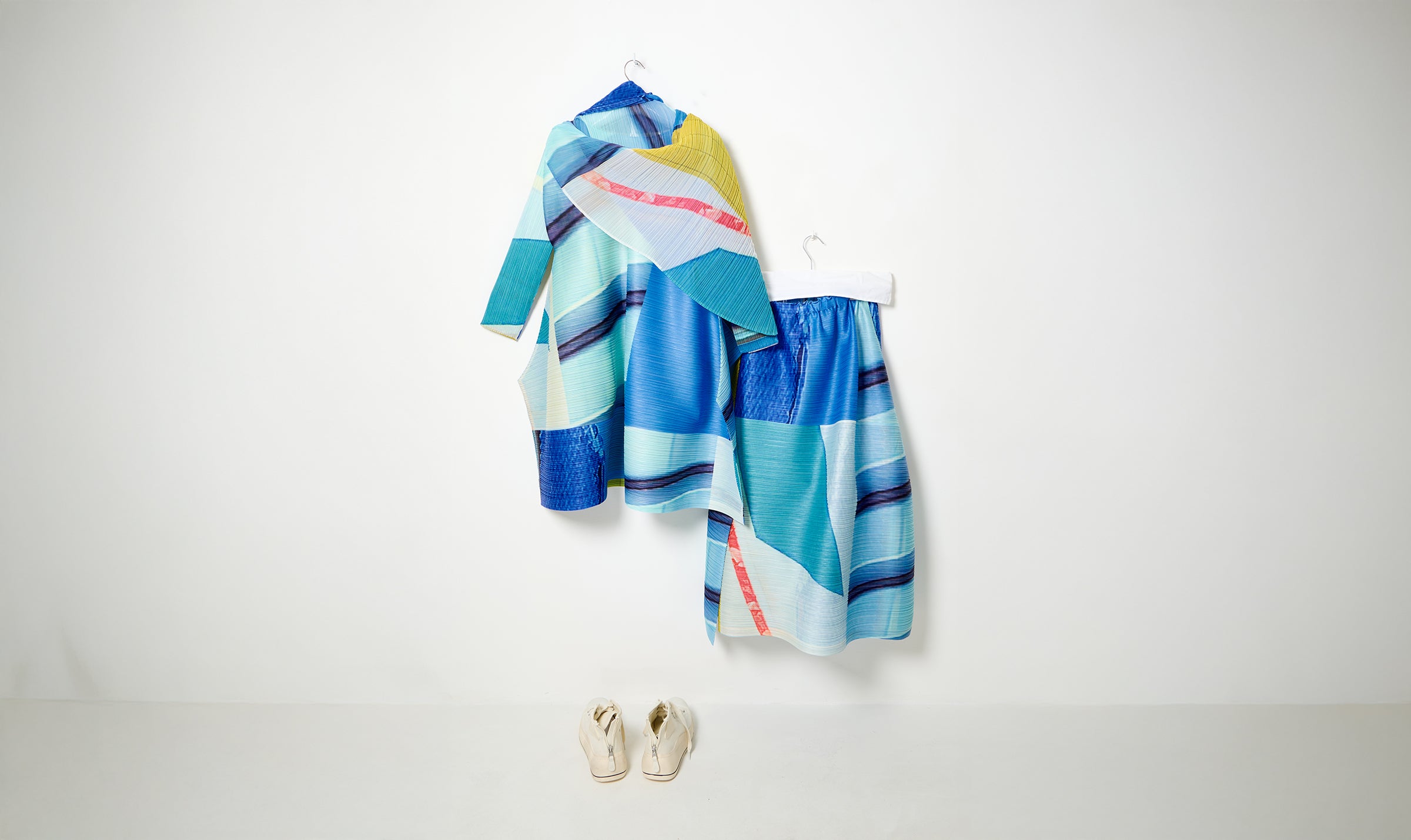 size 5 yellow/blue print pleats please outfit with shawl