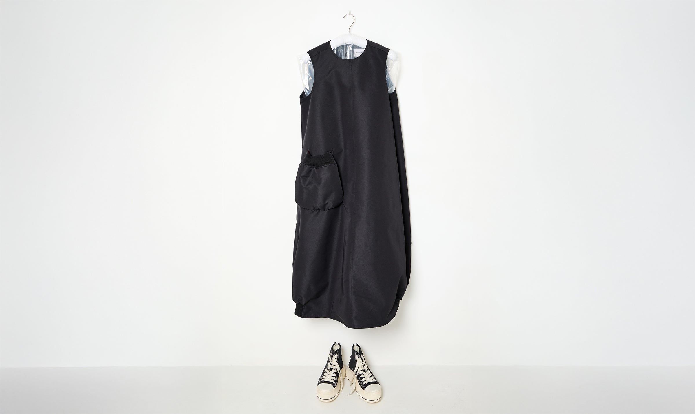 black sleveeless dress