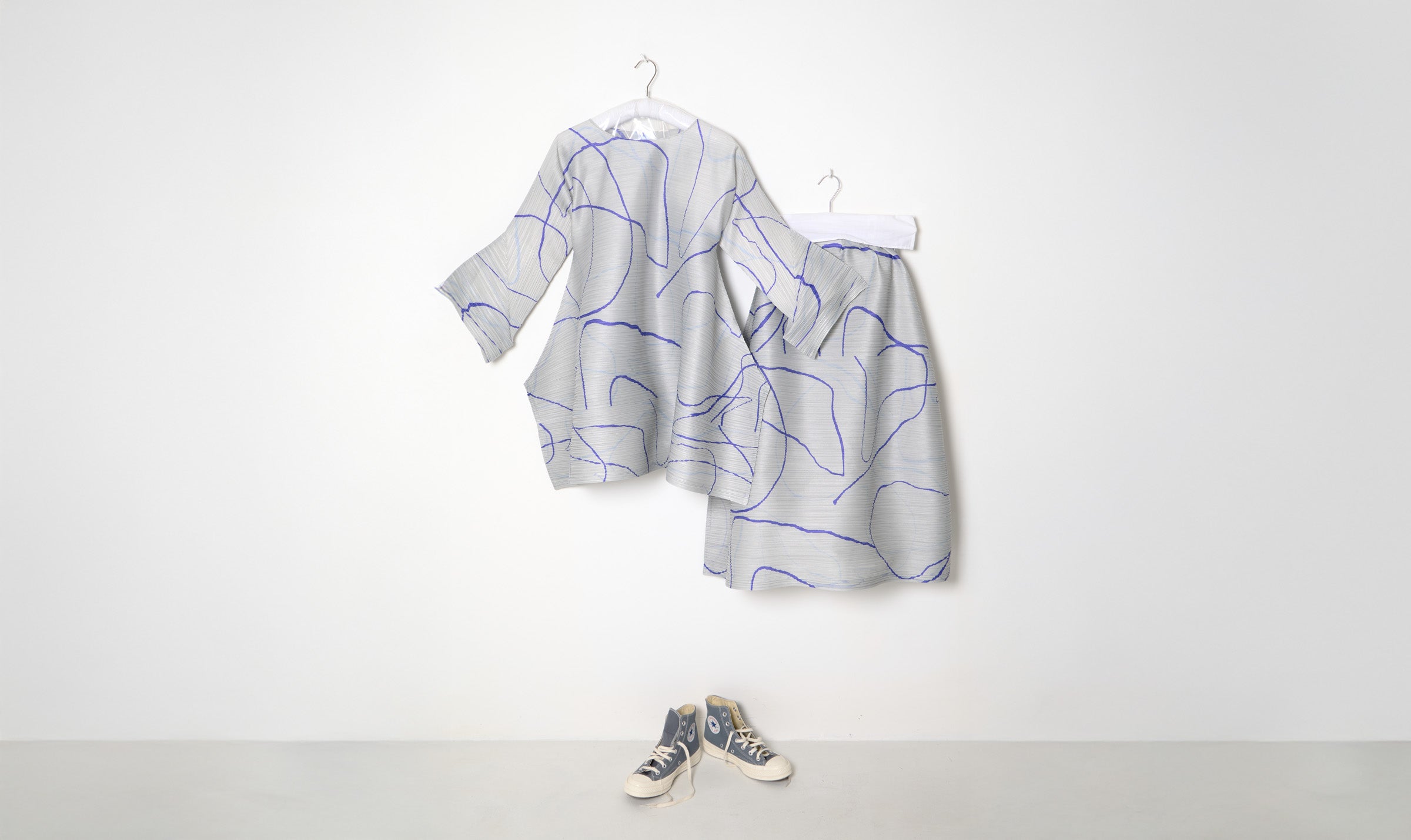 Light Grey Blue Abstract Print Pleated Look
