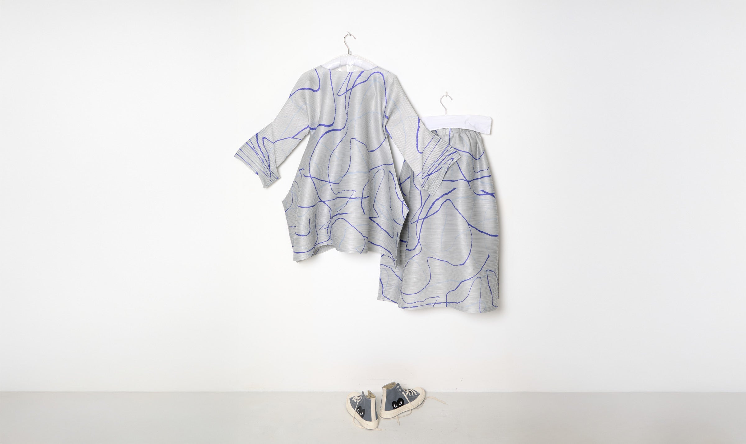 Light Grey Blue Abstract Print Pleated Look