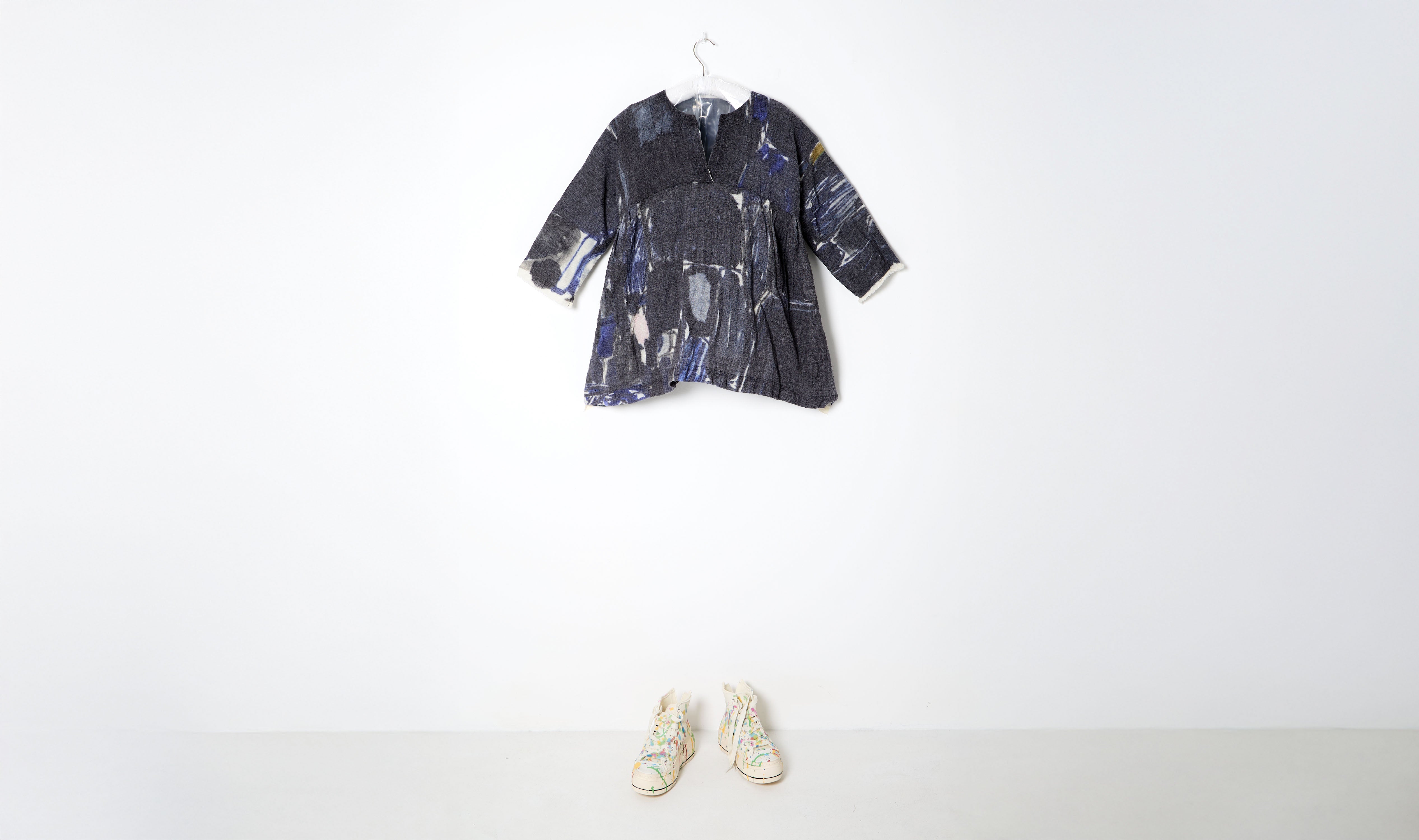 Short Wool Dark Abstract Print Gauze Tunic