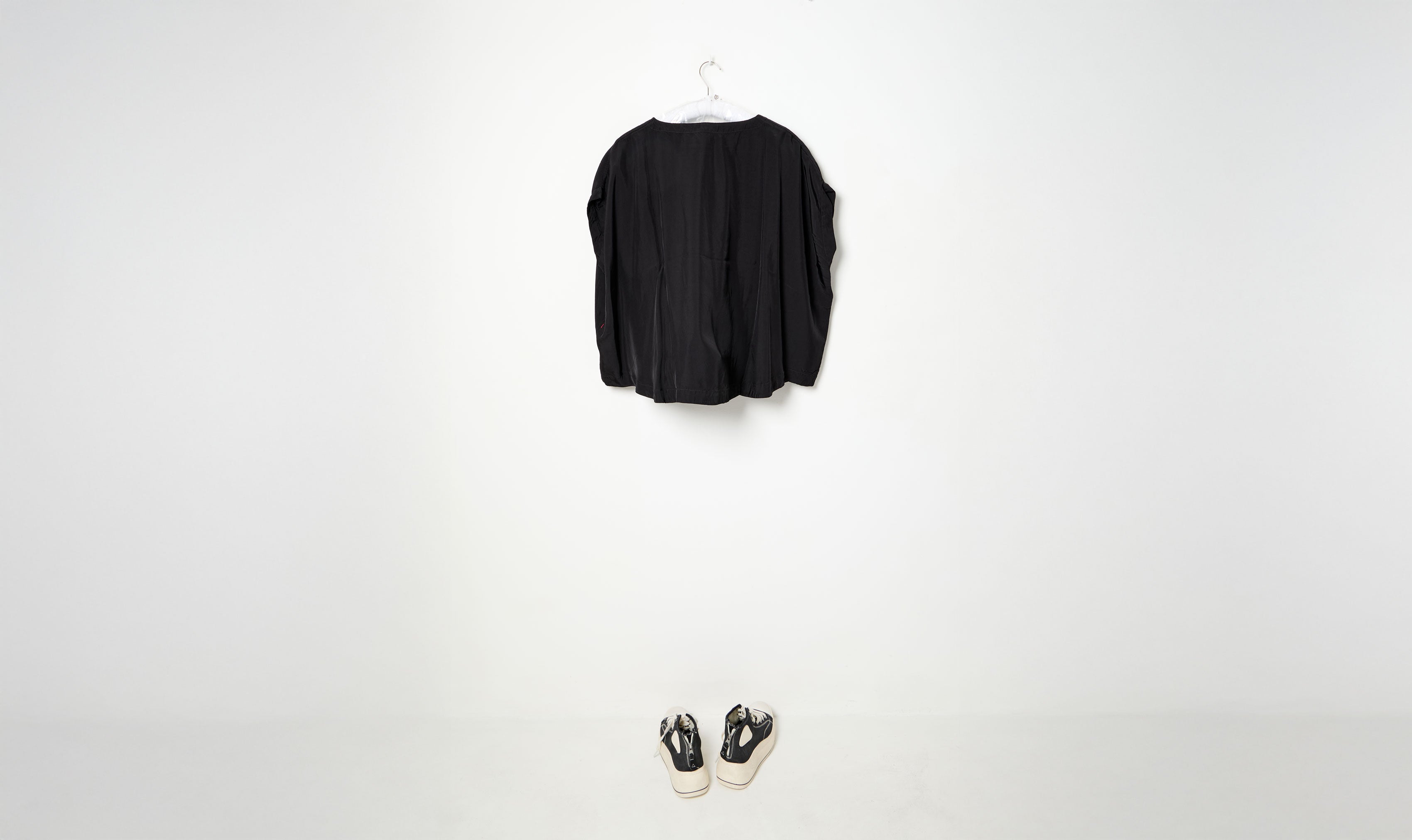 black viscose tulipy top