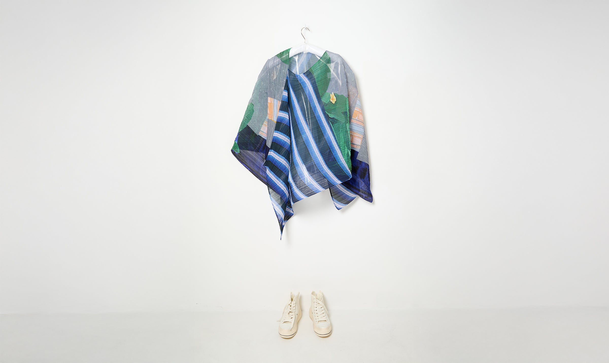 gray/navy print pleats please shawl