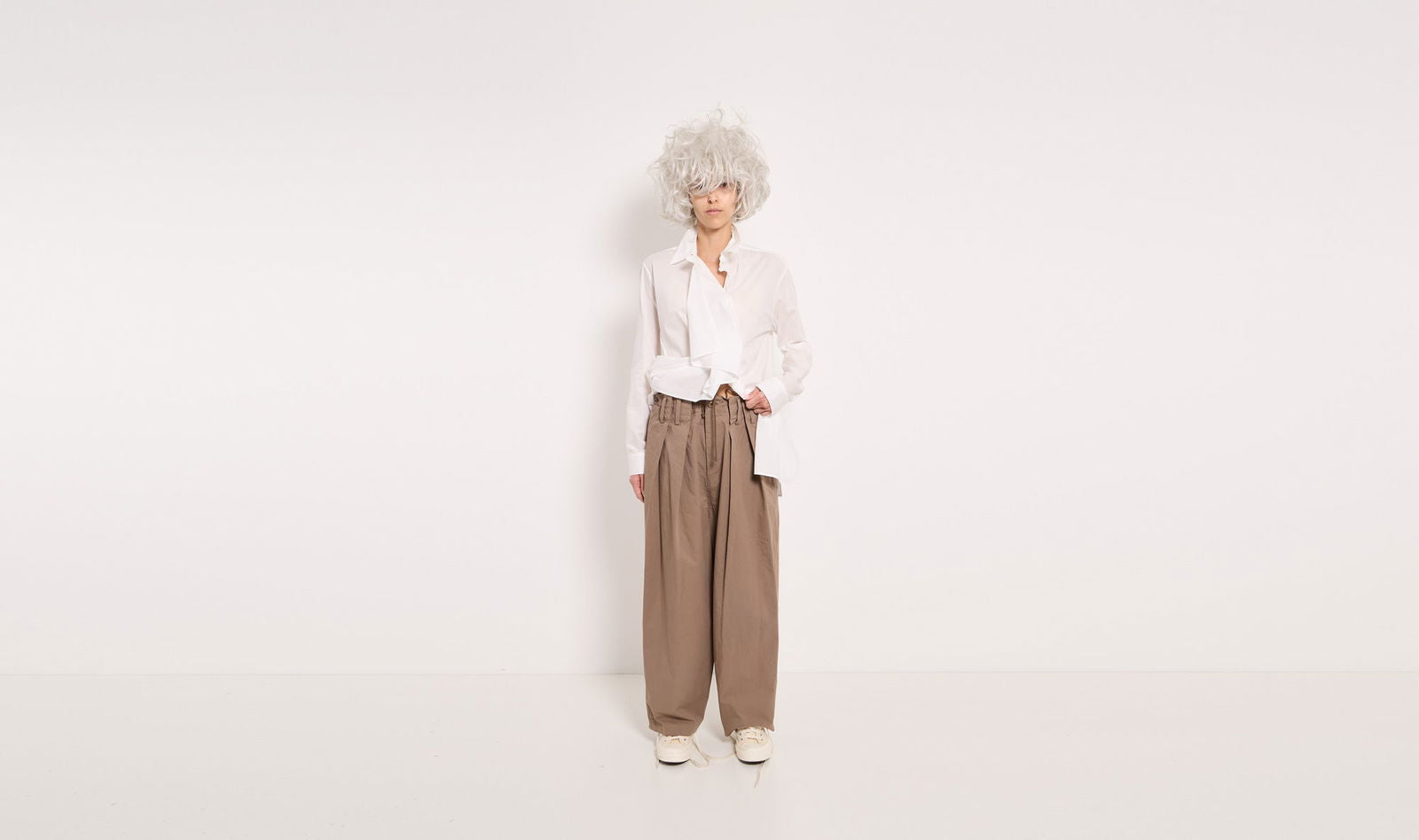 beige cotton trousers Après Paris