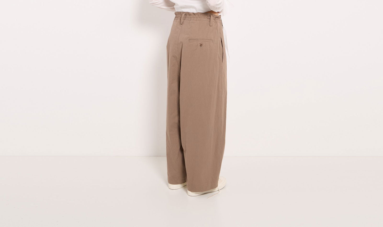 beige cotton trousers Après Paris