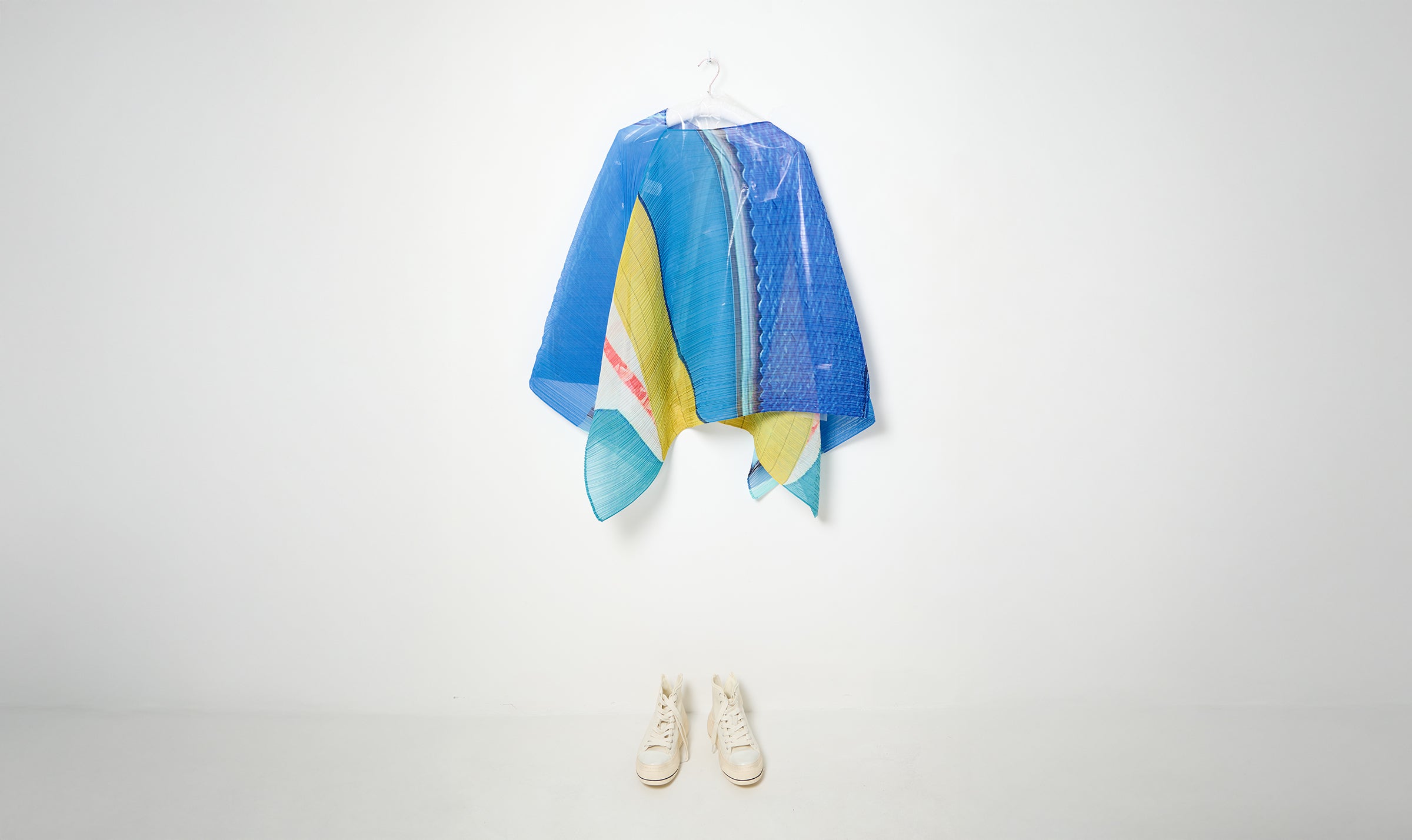 blue/yellow print pleats please shawl