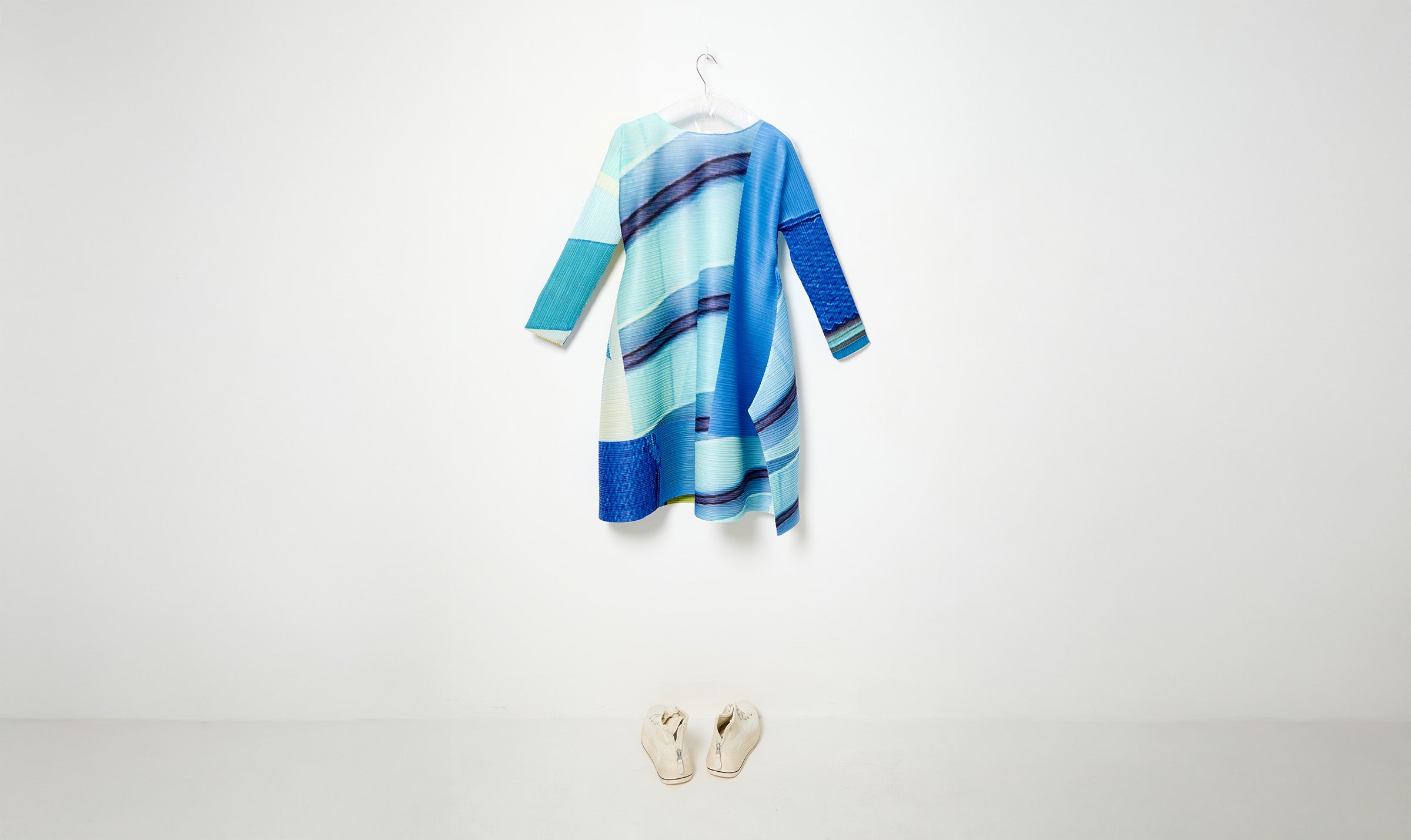 size 5 yellow/blue print pleats please dress