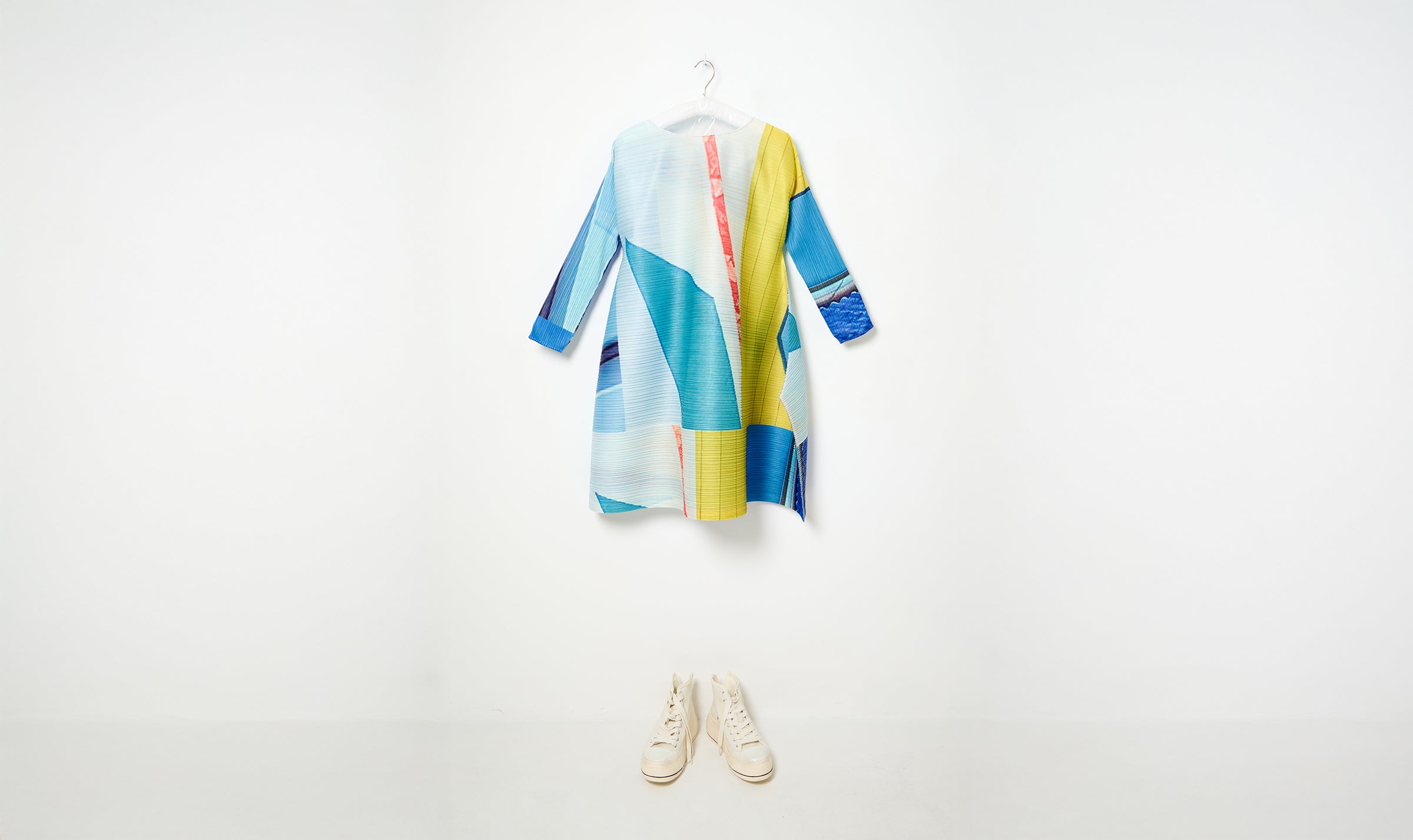 size 5 yellow/blue print pleats please dress