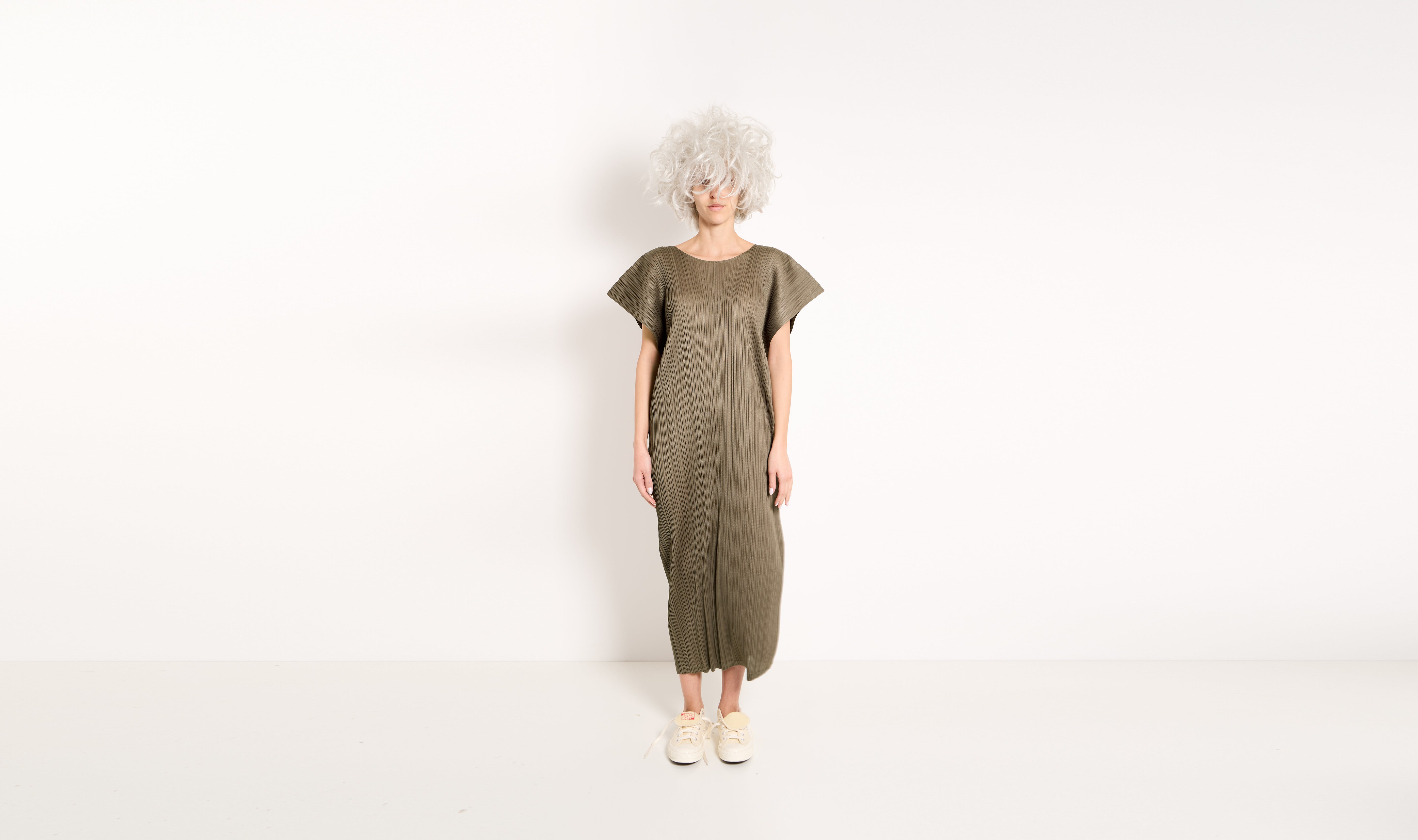 khaki plissé dress Après Paris