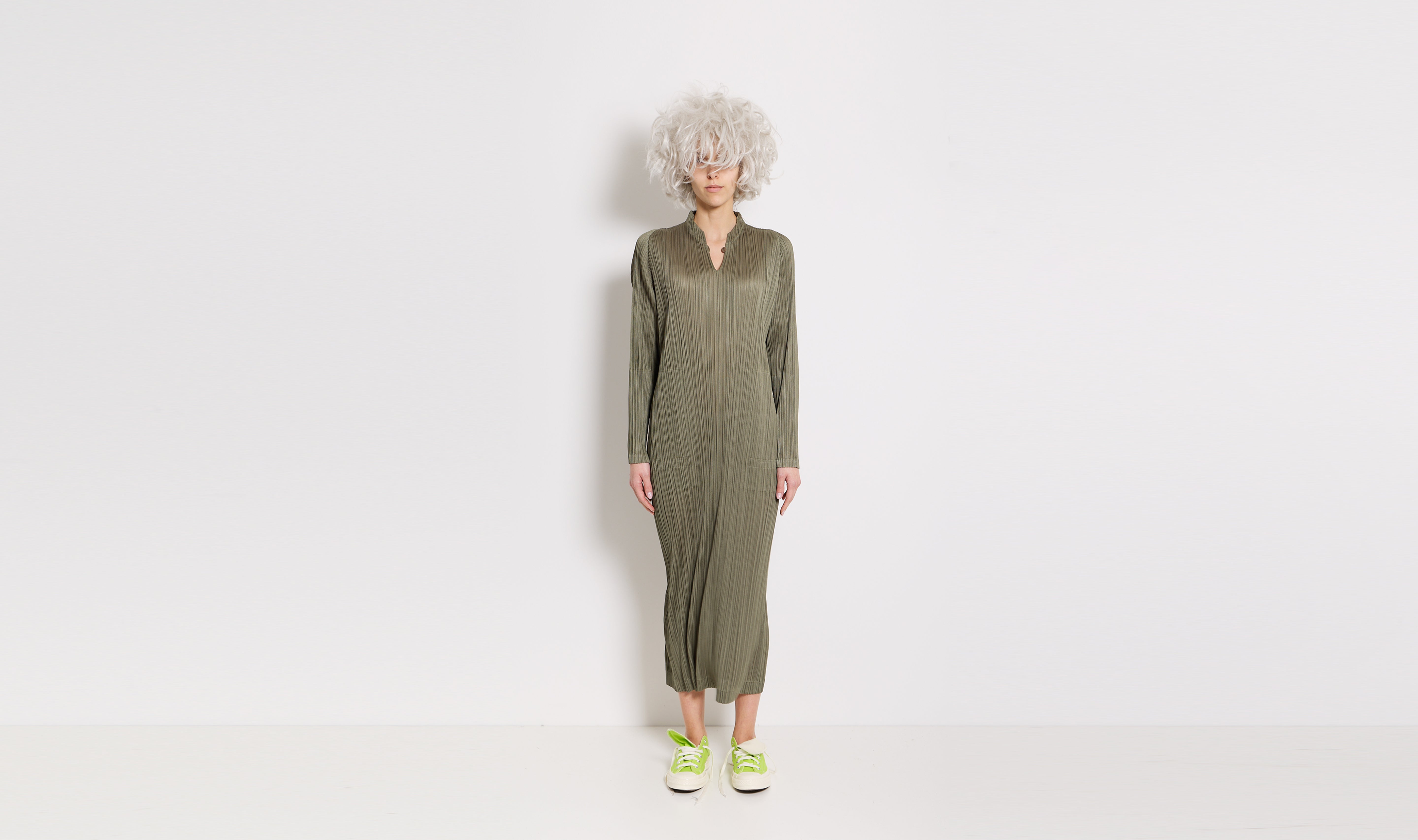 olive green plissé dress Après Paris