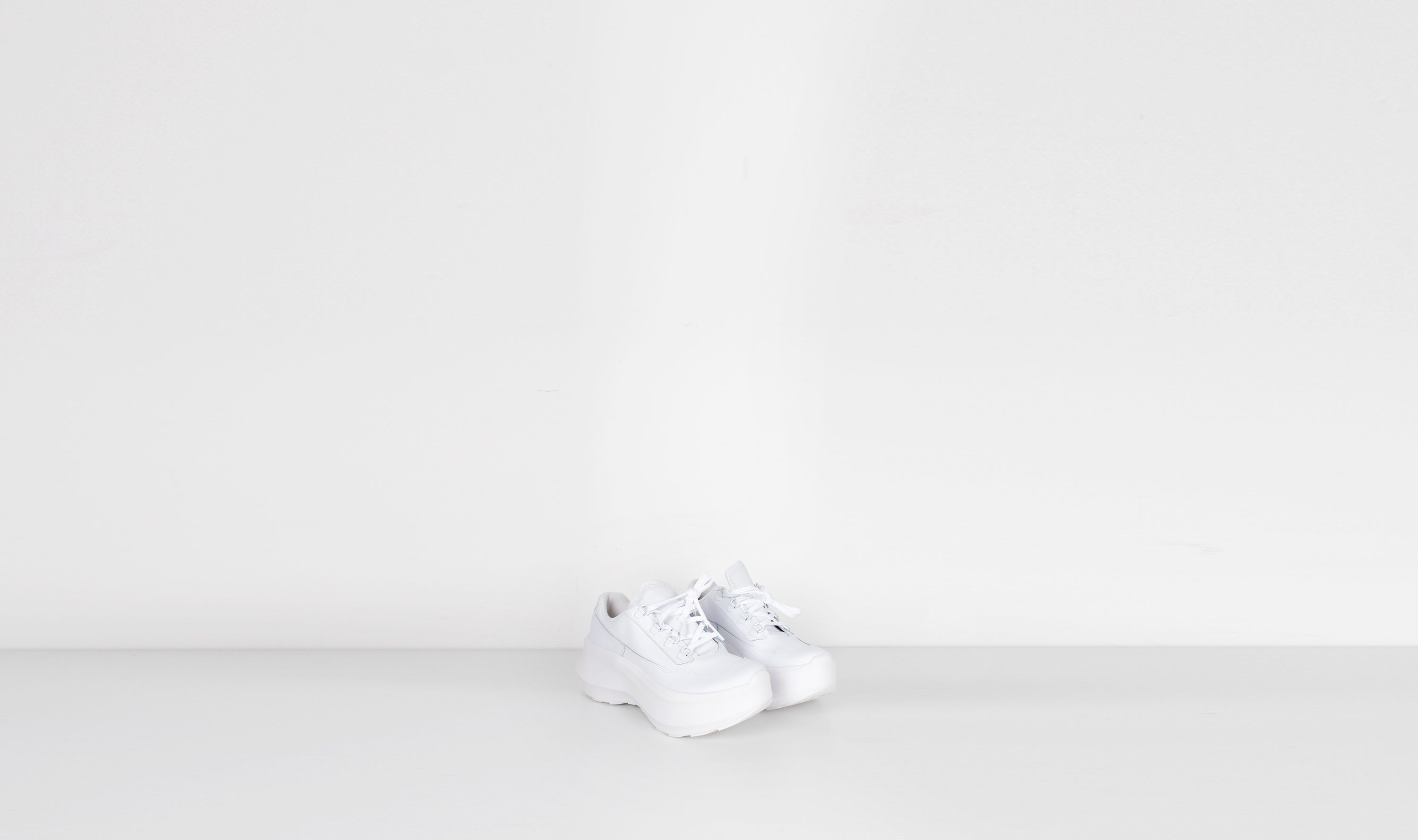 white leather salomon sneakers Après Paris